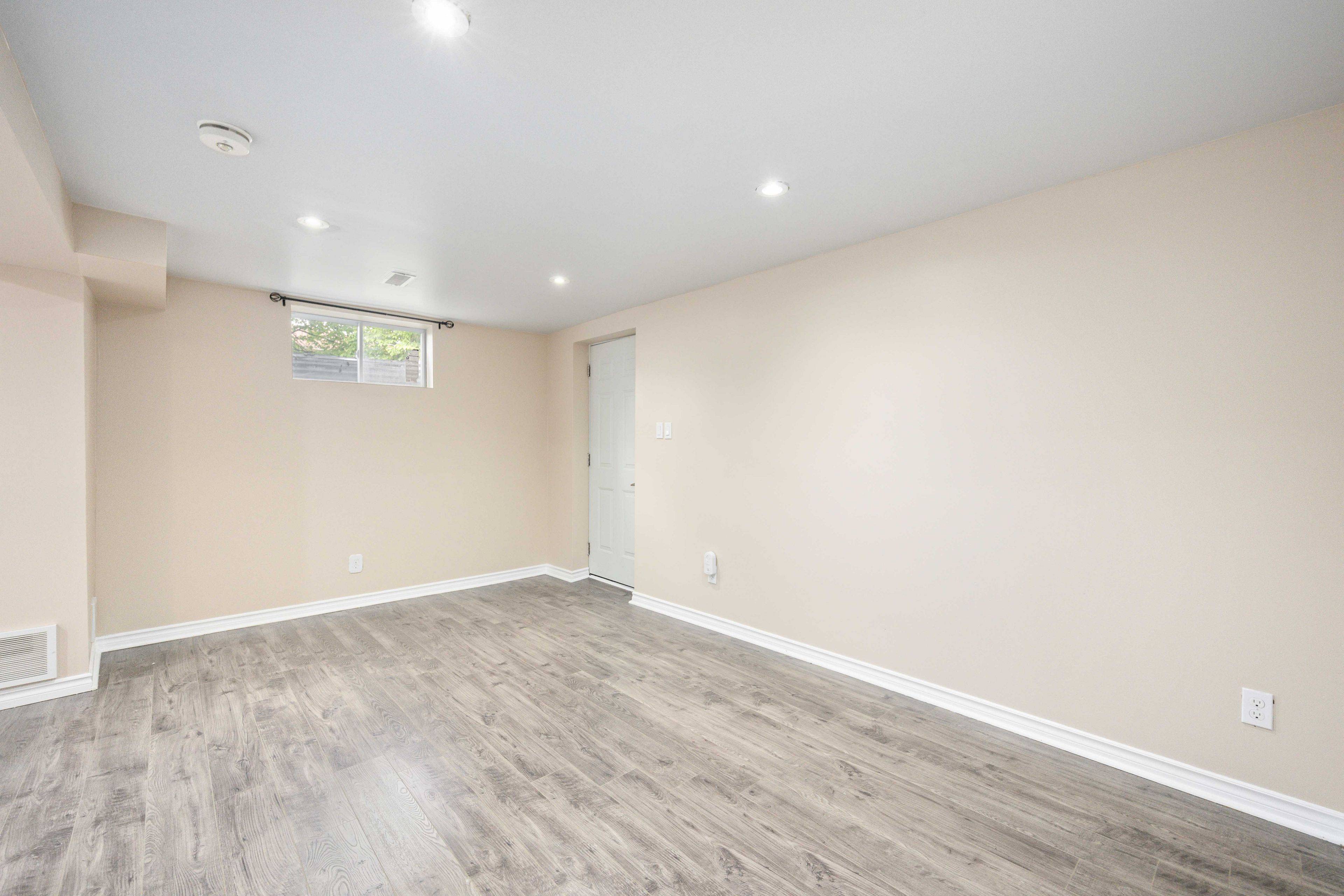 Whitby, ON L1R 1G3,220 Bassett BLVD #(Bsmt)