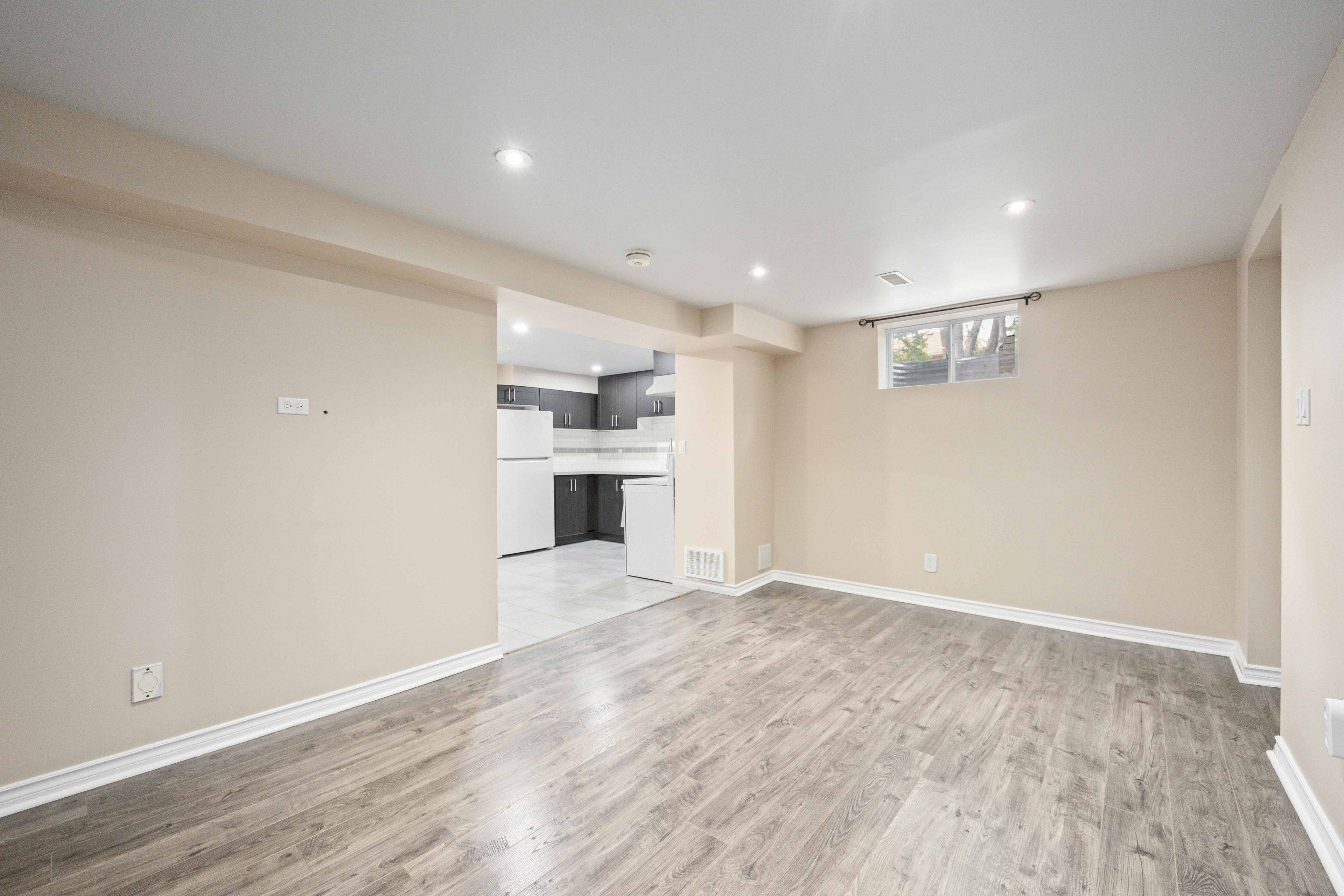 Whitby, ON L1R 1G3,220 Bassett BLVD #(Bsmt)