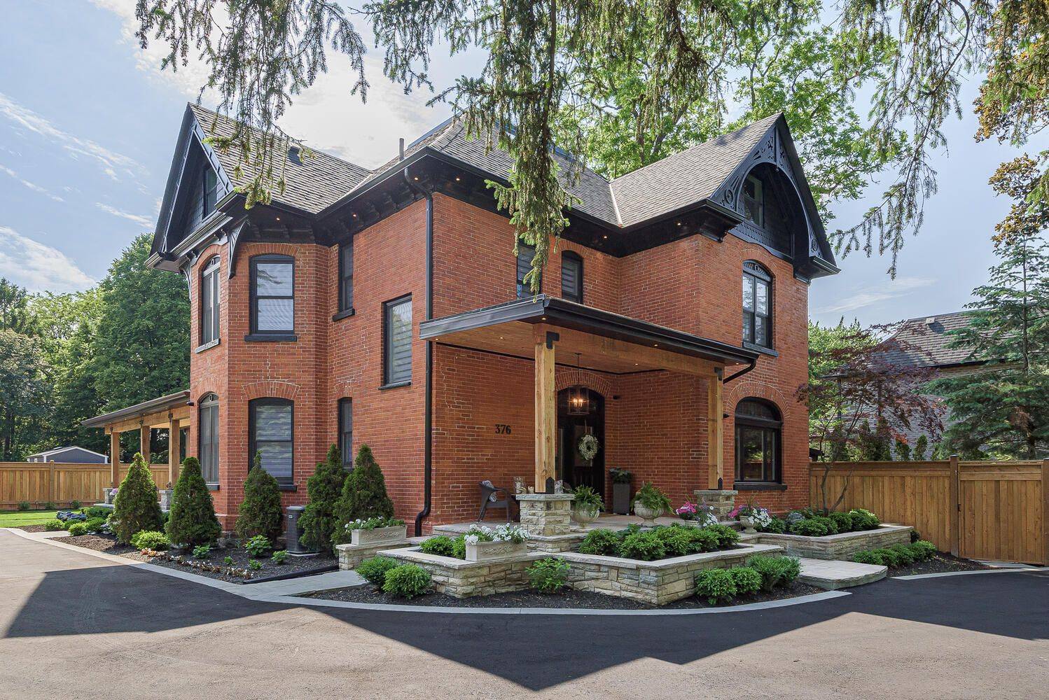 Oakville, ON L6J 4A3,376 Chartwell RD