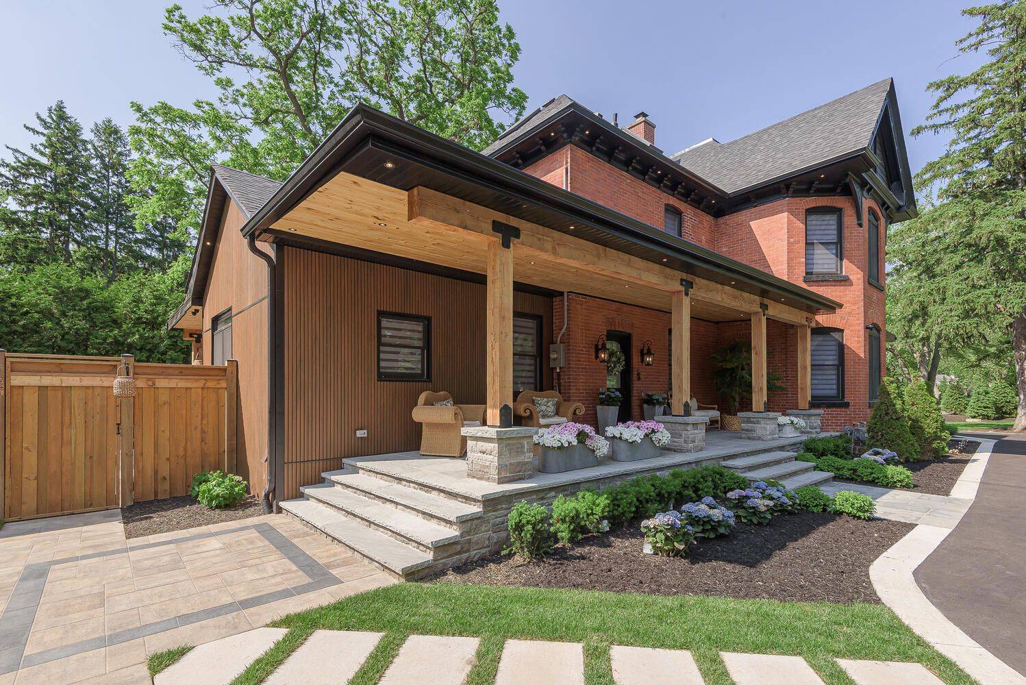 Oakville, ON L6J 4A3,376 Chartwell RD