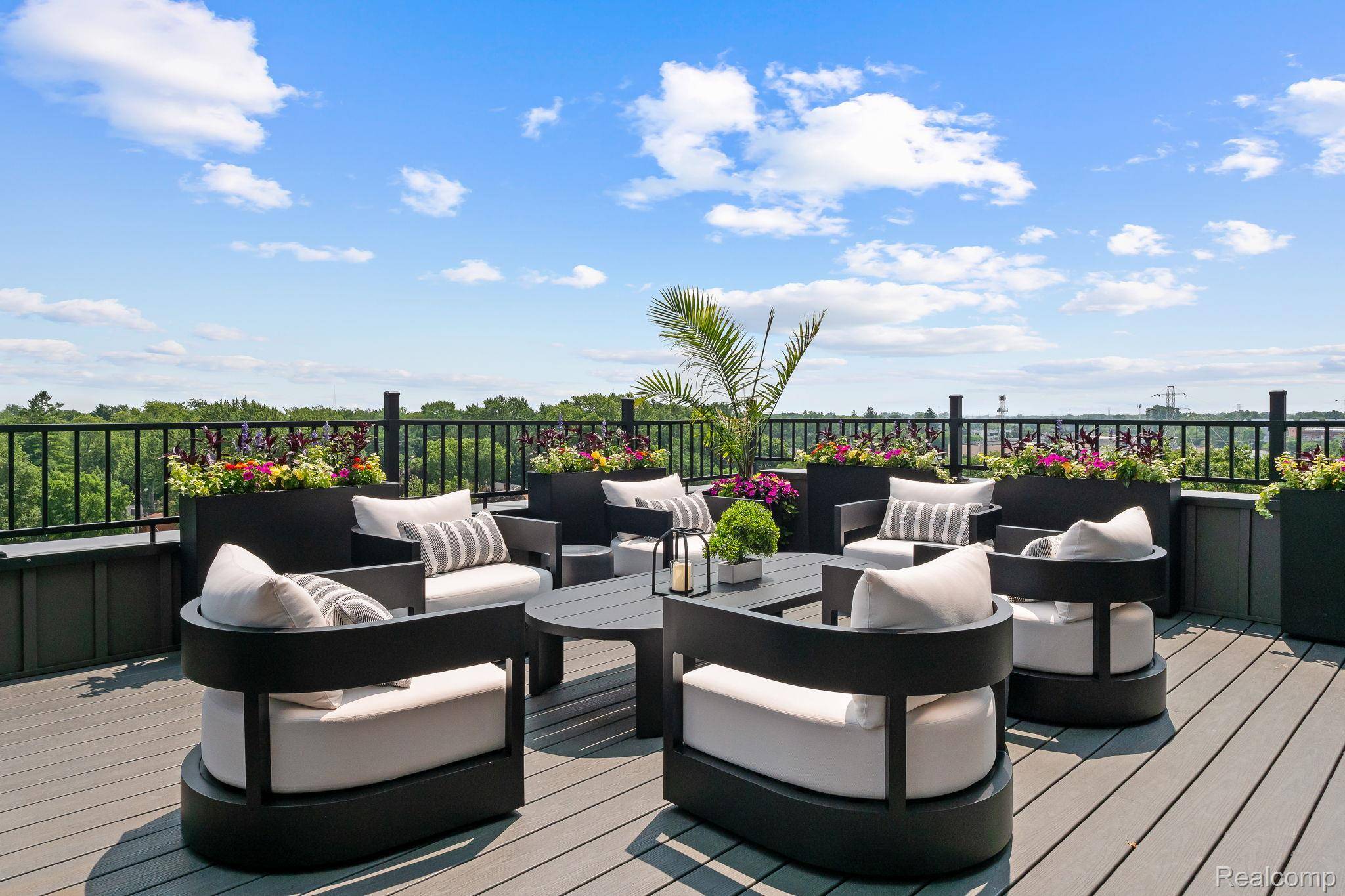 Royal Oak, MI 48067,222 E 6th ST #606