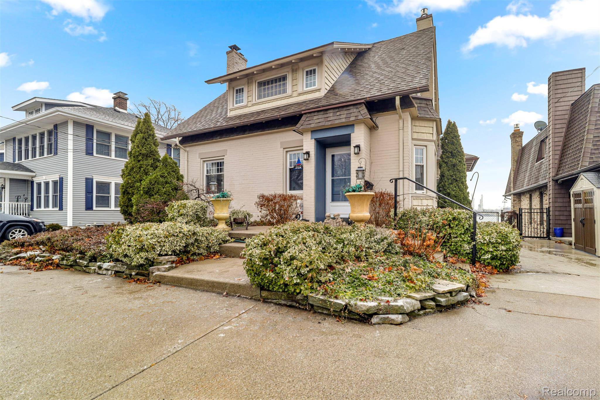 Port Huron, MI 48060,2724 Military ST