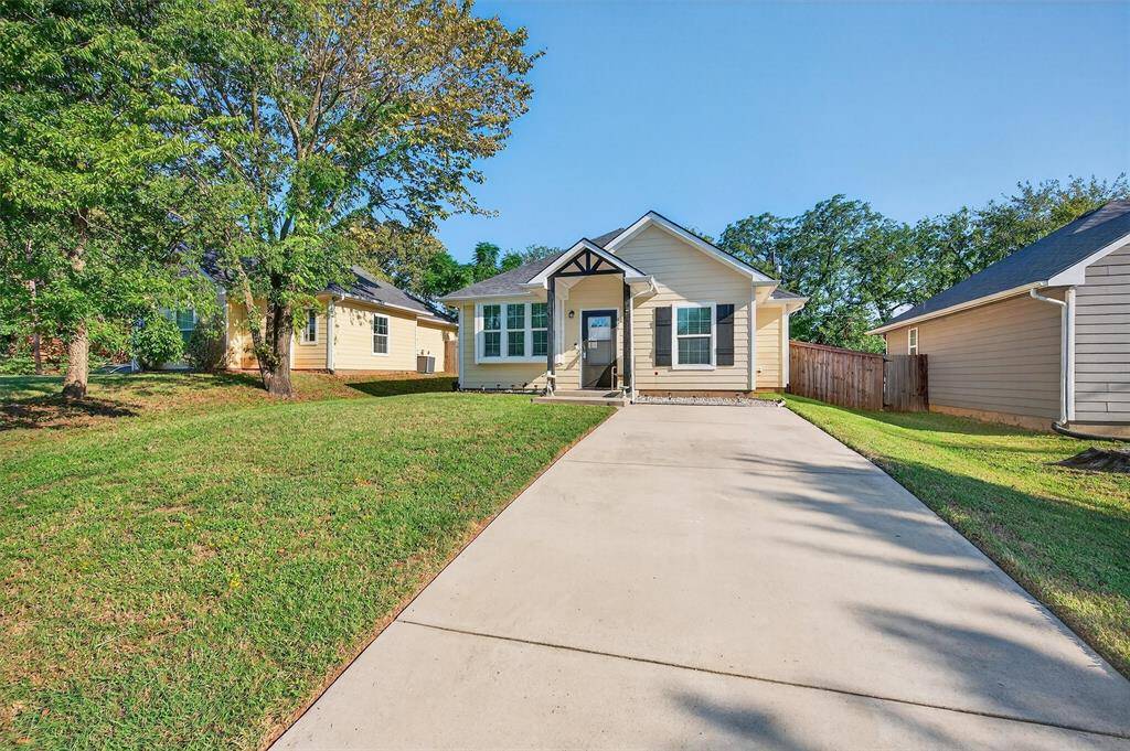 Denison, TX 75020,425 W Johnson