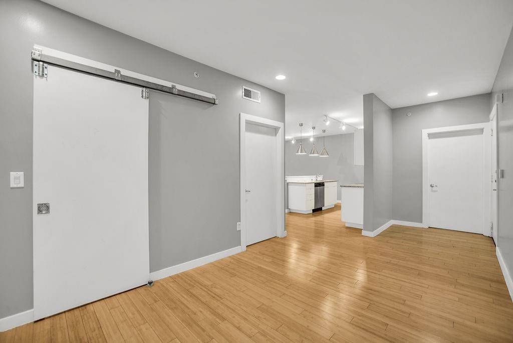 Dallas, TX 75215,1111 S Akard Street #309