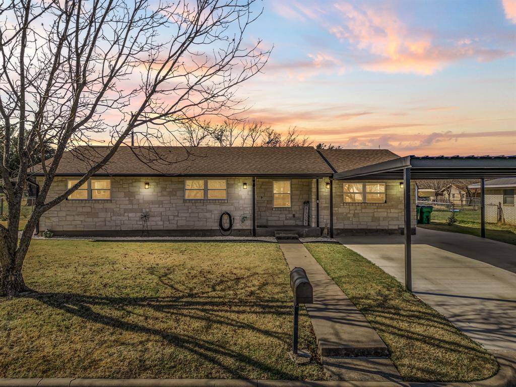 Clifton, TX 76634,911 S Avenue M Avenue