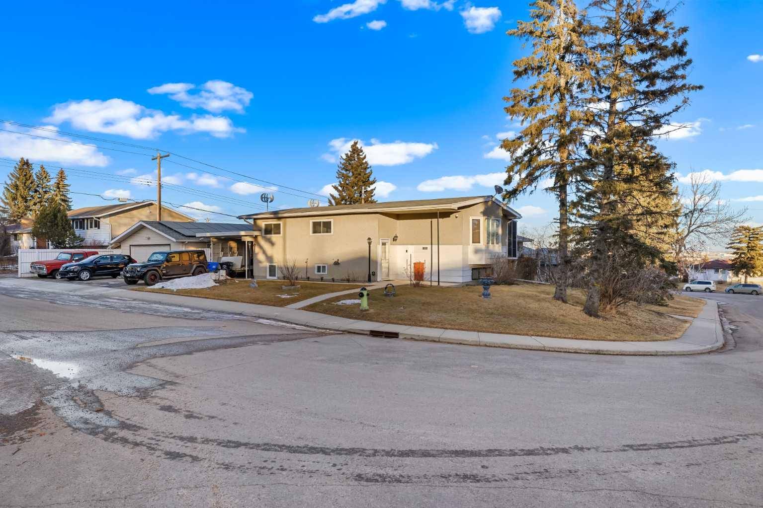Calgary, AB T2Z 4R7,1016 Hunterdale PL NW