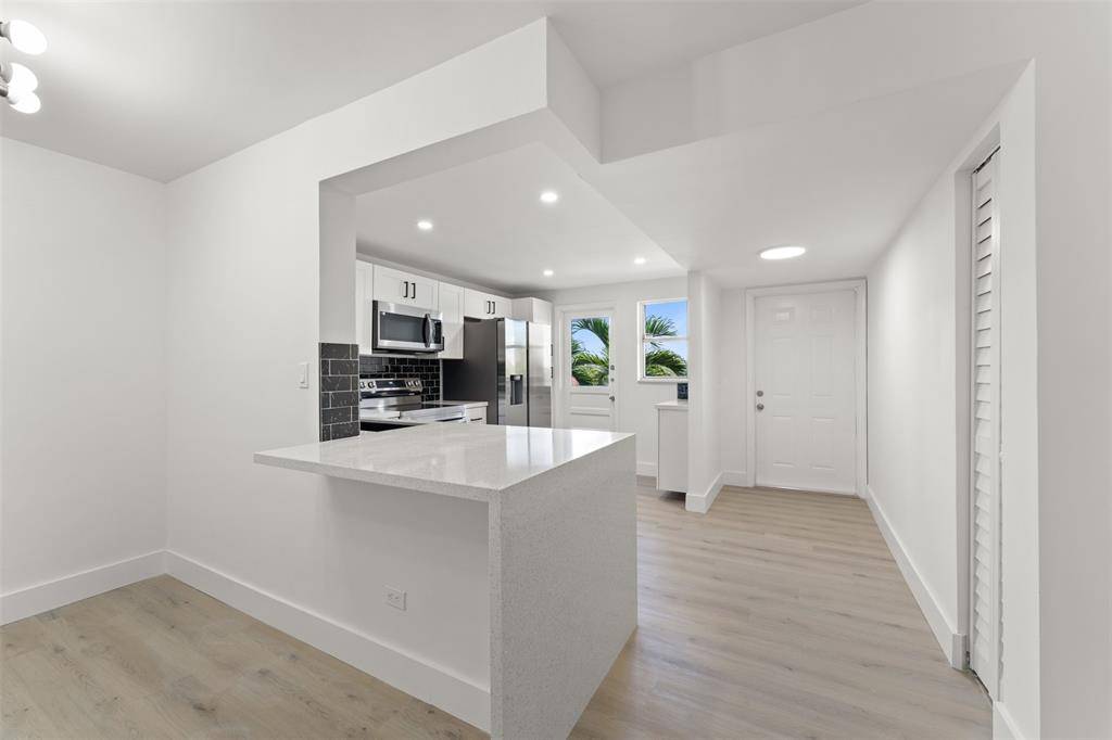 Miami, FL 33179,441 NE 195th St #302