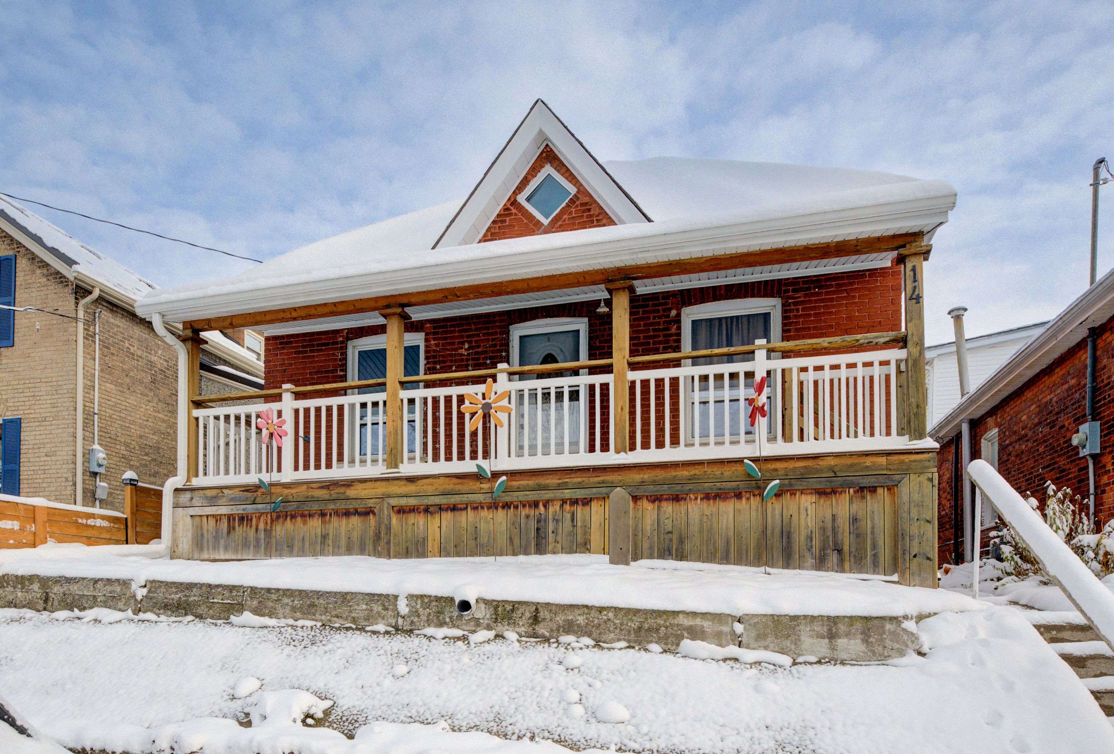 Brantford, ON N3R 1Y4,14 Grandview ST