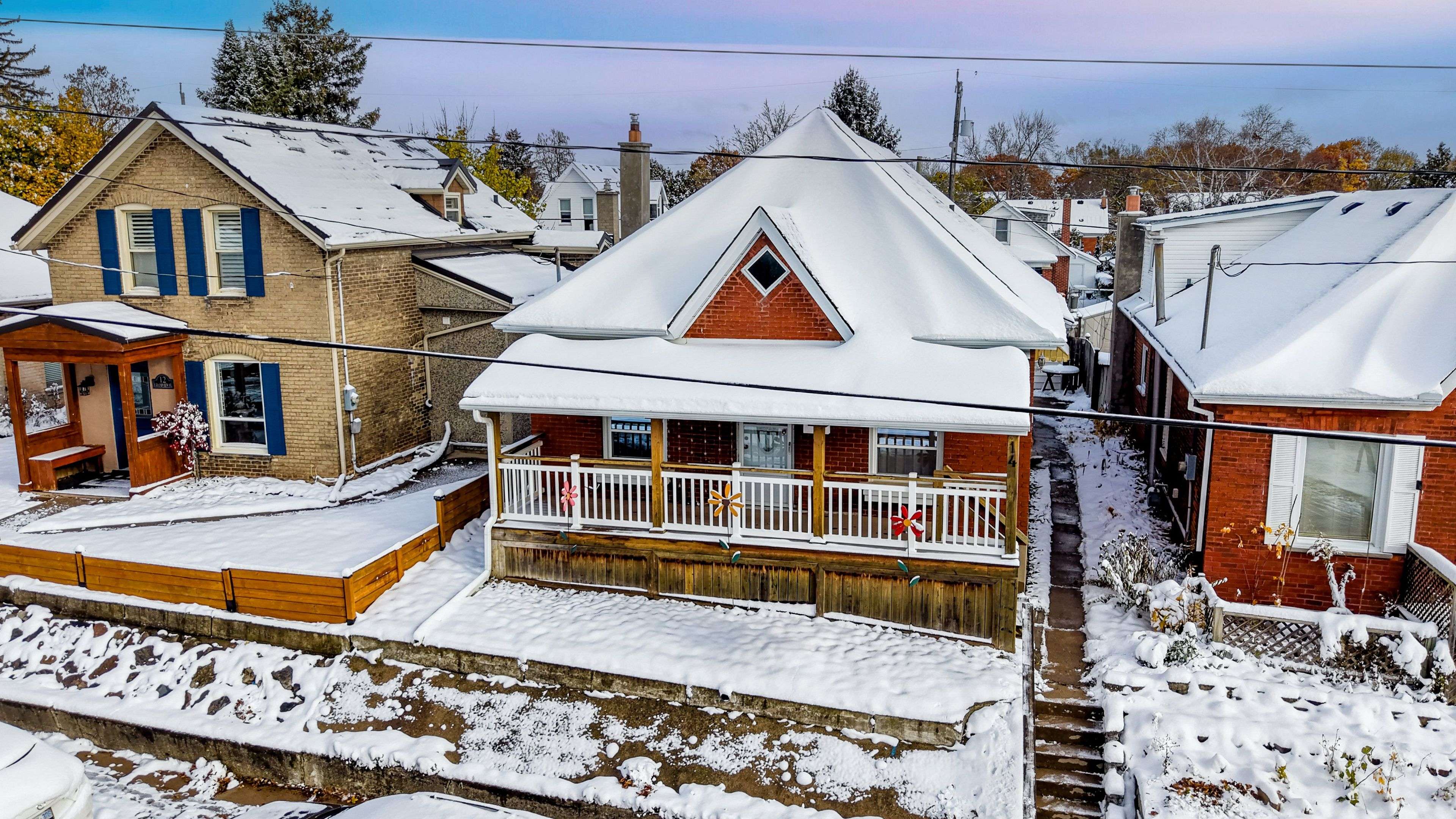 Brantford, ON N3R 1Y4,14 Grandview ST