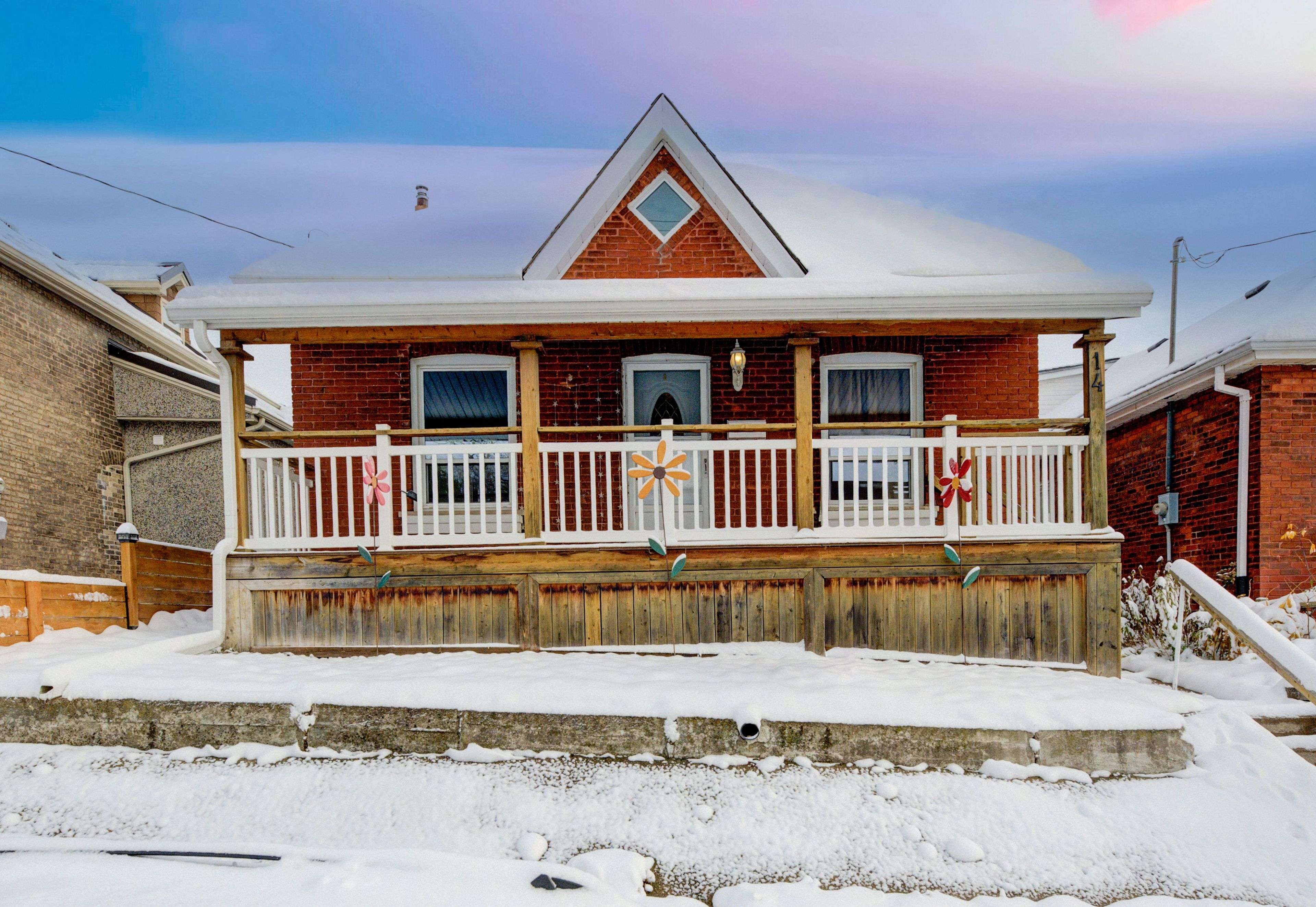 Brantford, ON N3R 1Y4,14 Grandview ST