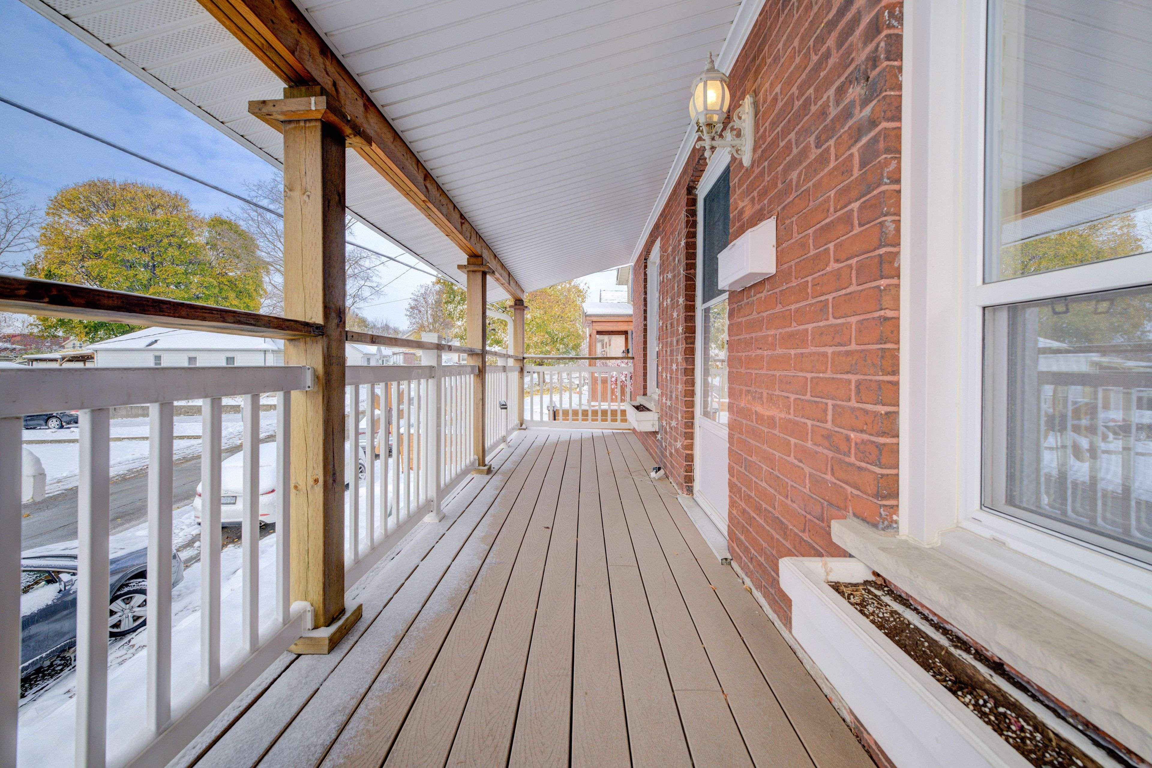 Brantford, ON N3R 1Y4,14 Grandview ST