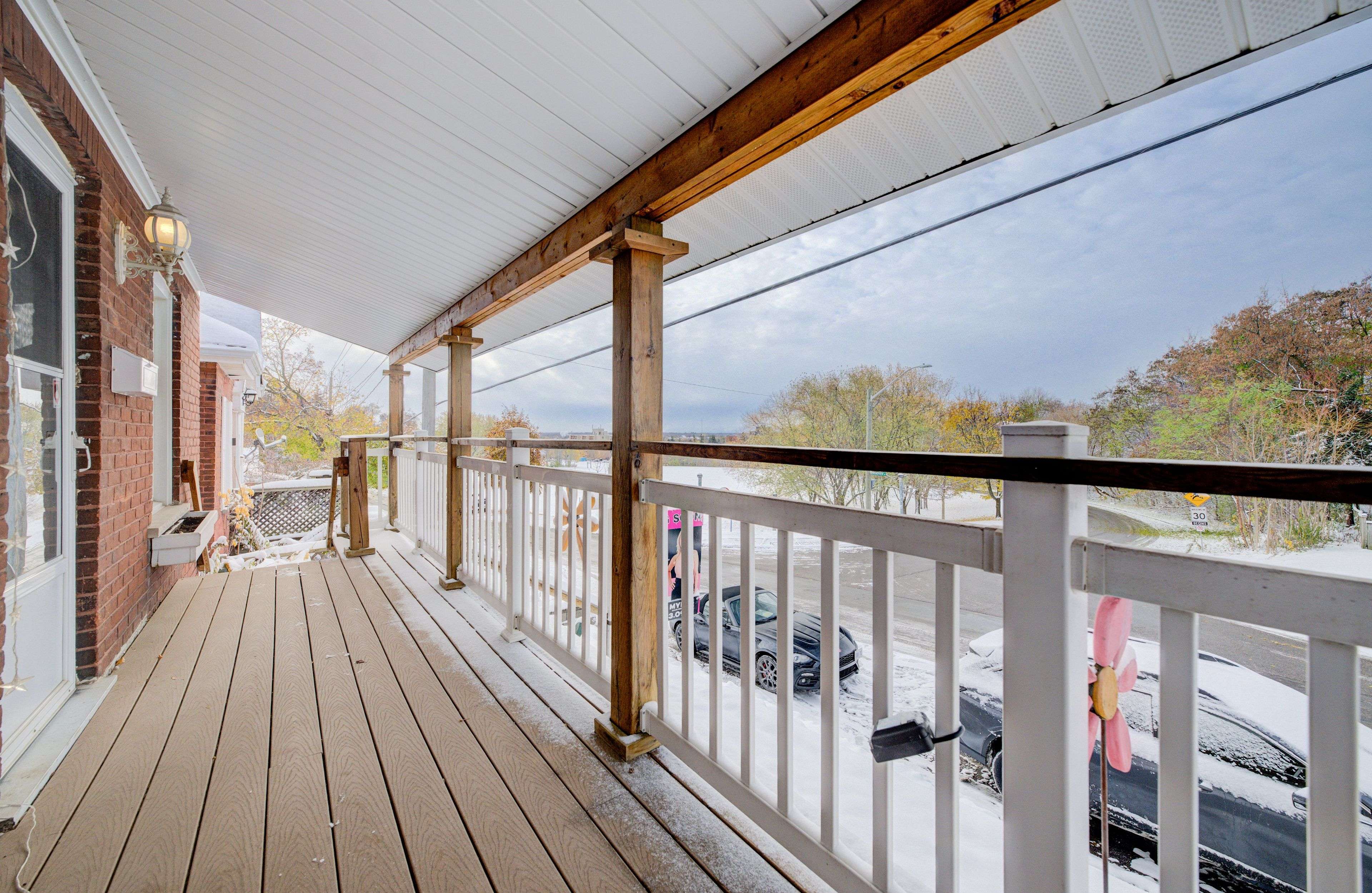 Brantford, ON N3R 1Y4,14 Grandview ST