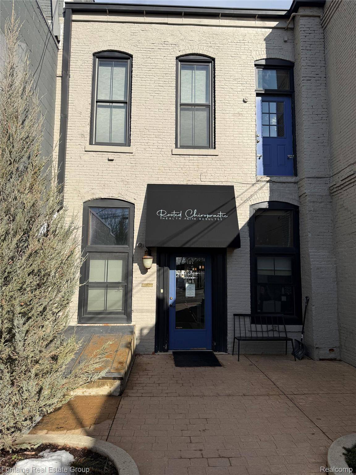 Howell, MI 48843,107 W Grand River AVE