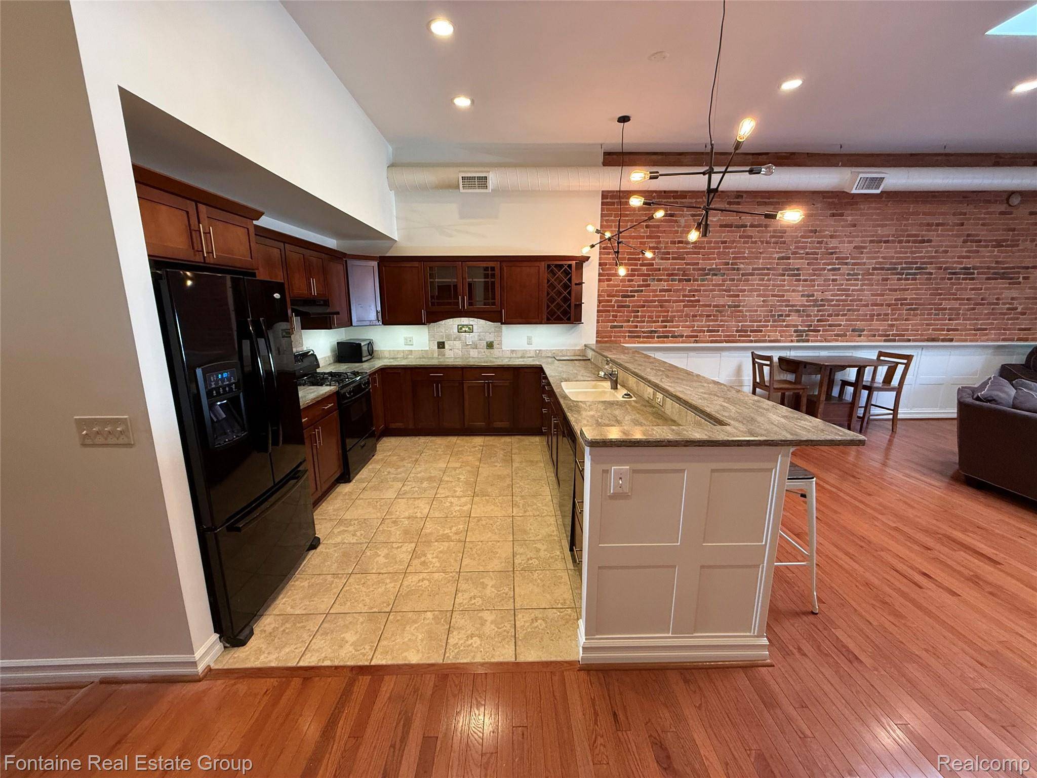 Howell, MI 48843,107 W Grand River AVE