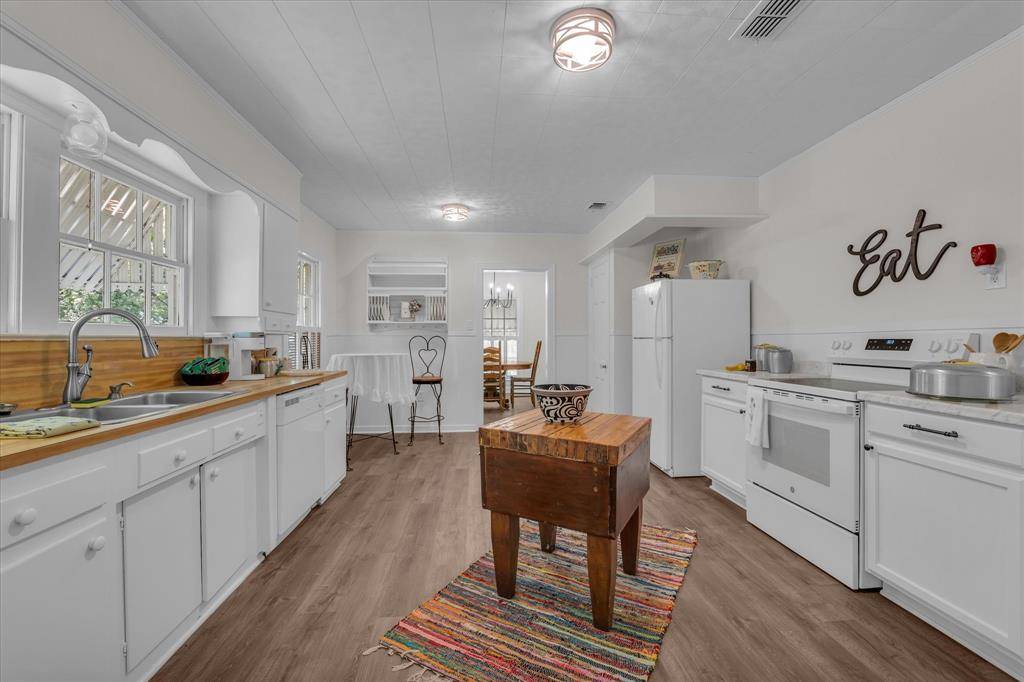 Clifton, TX 76634,1002 W 3rd Street