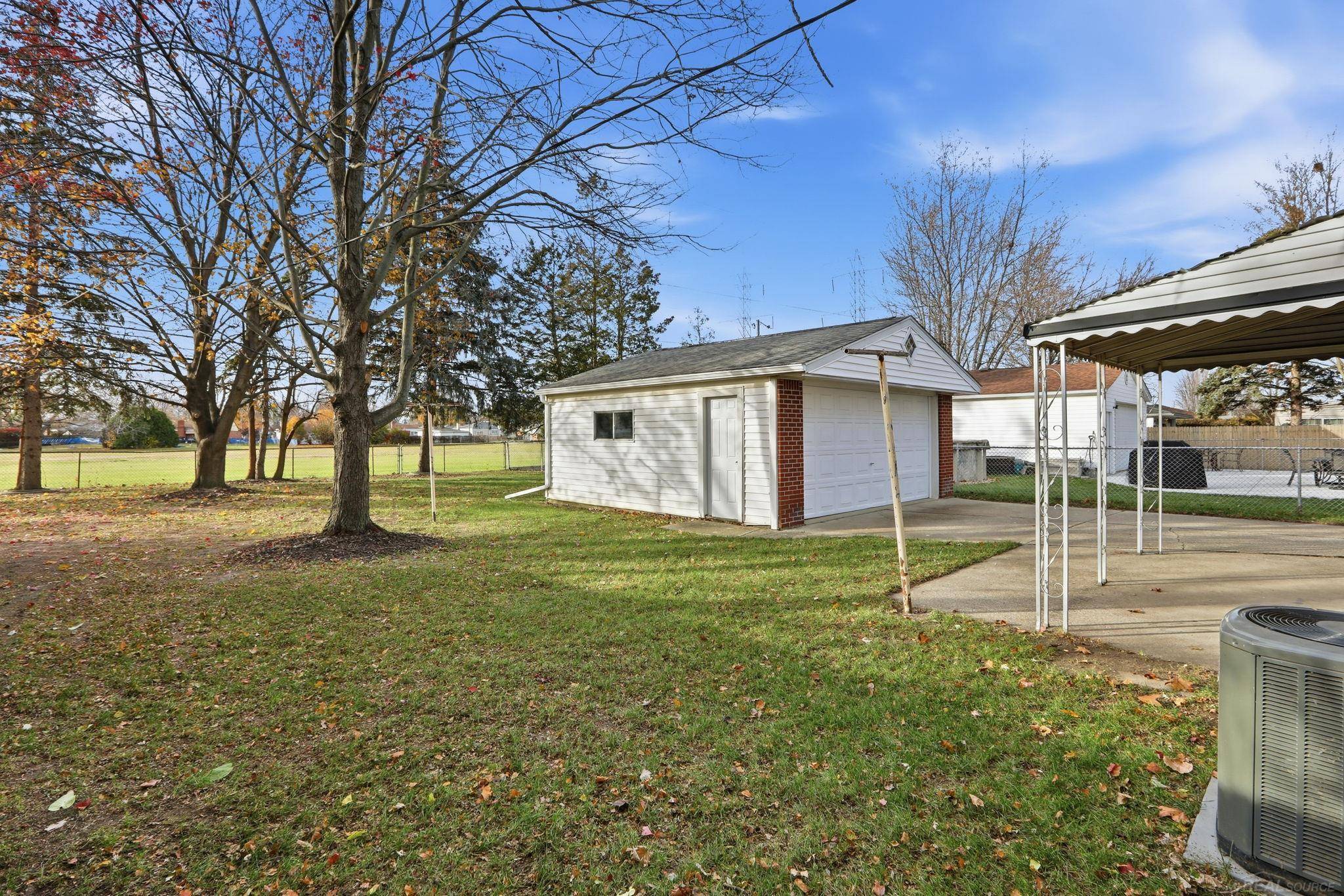 Warren, MI 48088,30045 N IROQUOIS DR