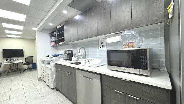 Calgary, AB T2P 3T8,1100 8 AVE SW #405