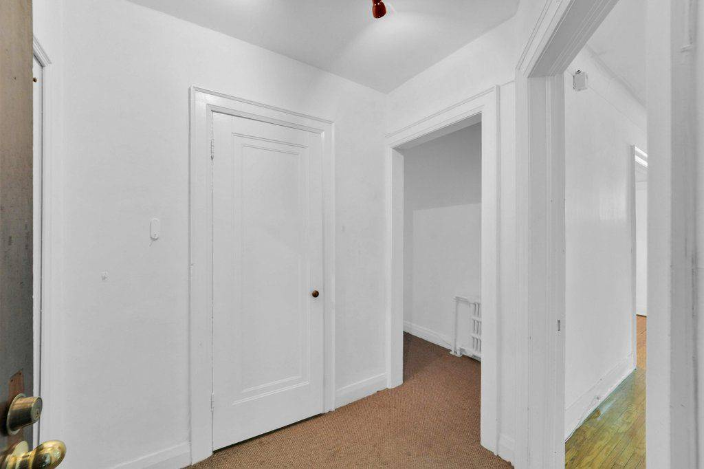 Toronto C02, ON M4V 1B4,390 Davenport RD