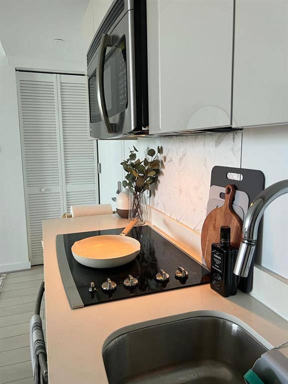 Hallandale Beach, FL 33009,2602 E Hallandale Beach Blvd #R1010