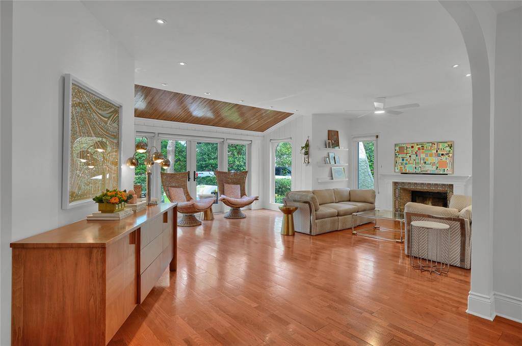 Fort Lauderdale, FL 33301,716 SE 7th St