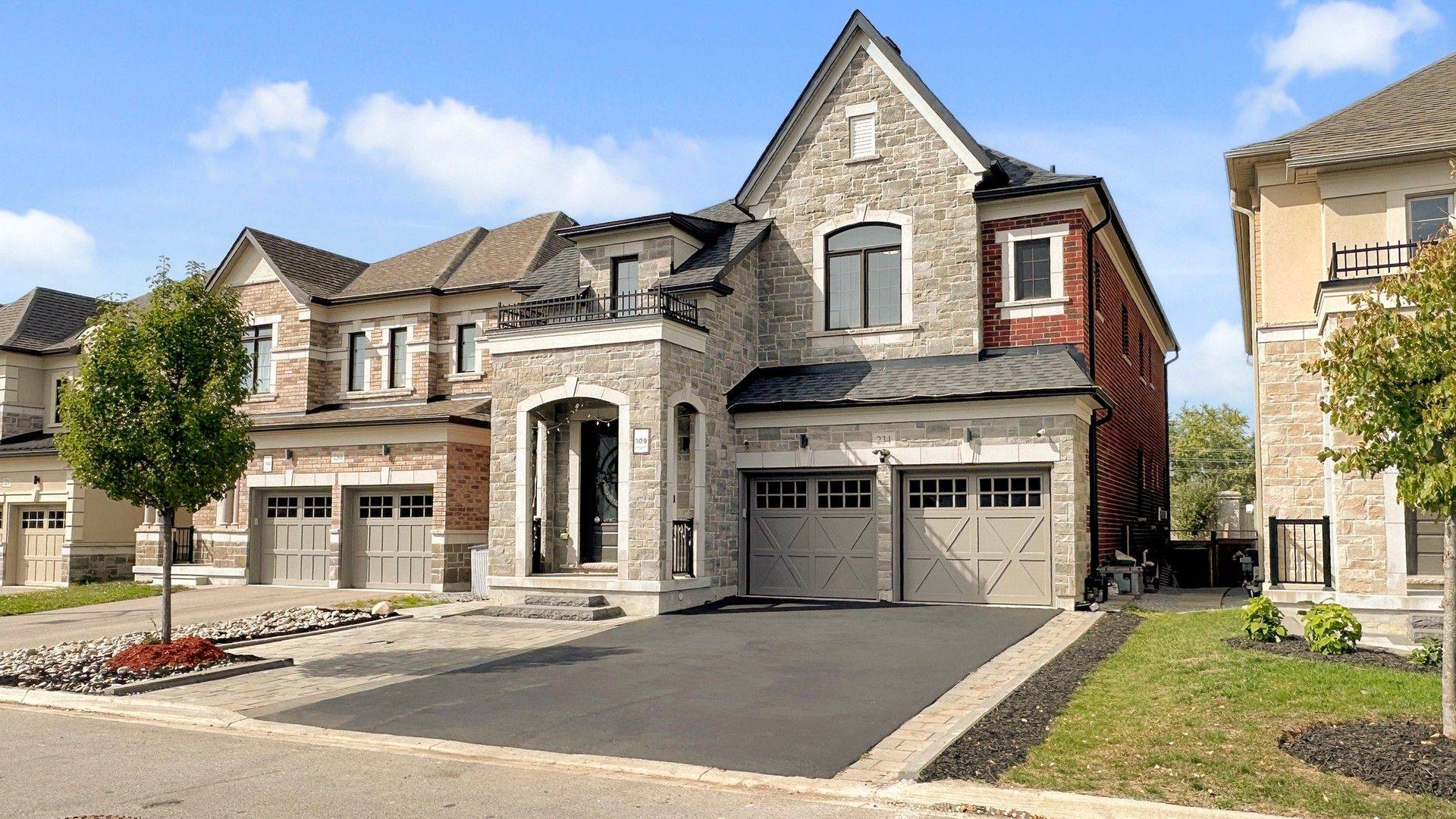 Aurora, ON L4G 3X5,234 Touch Gold CRES