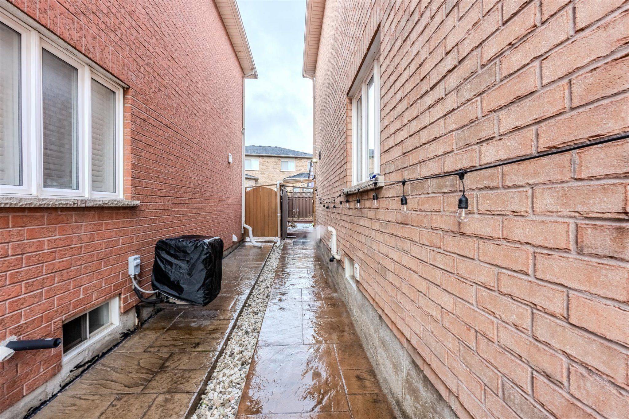 Mississauga, ON L5V 2X5,807 Father D'Souza DR