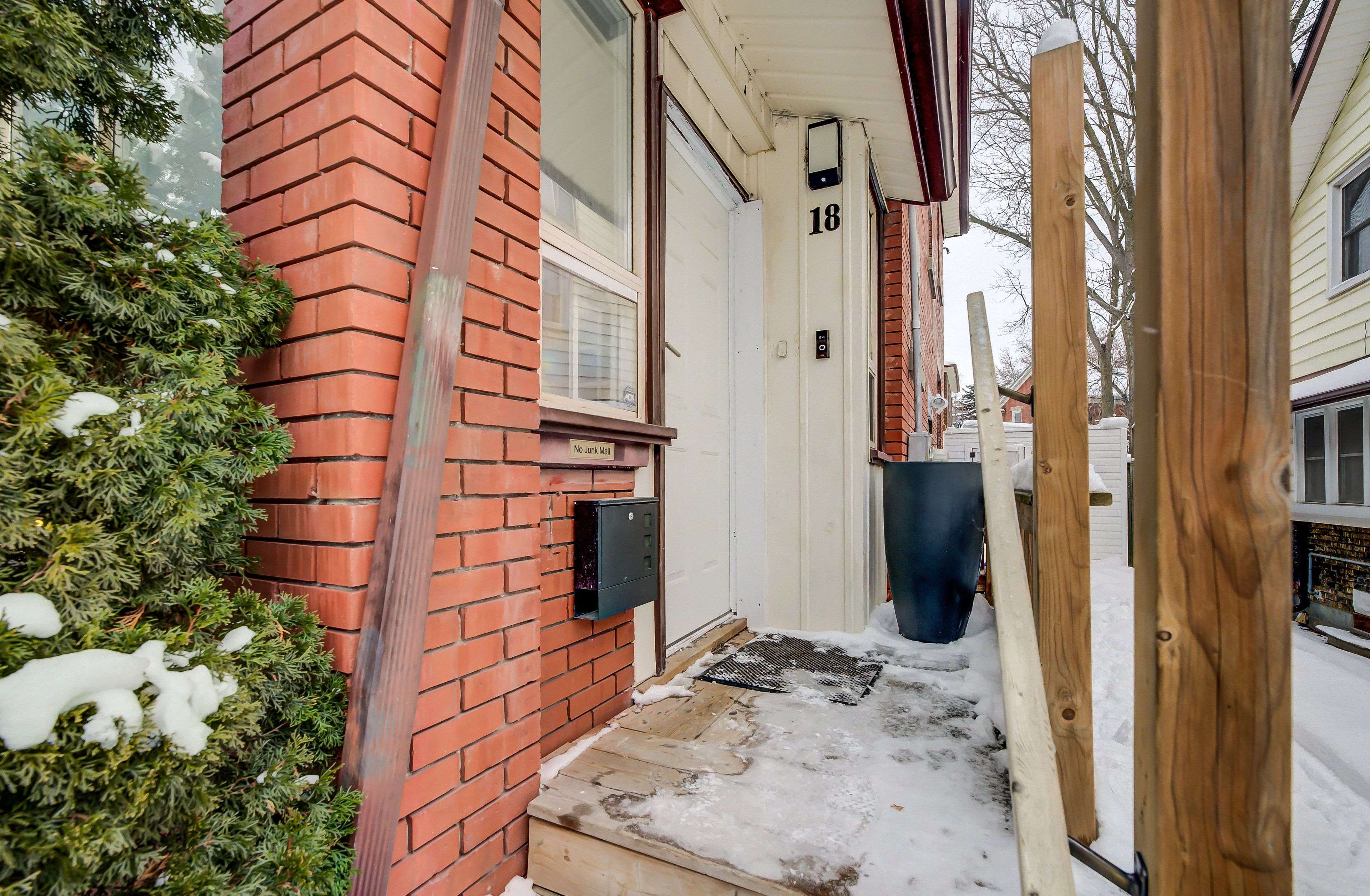 Kitchener, ON N2H 5N8,18 Shanley ST