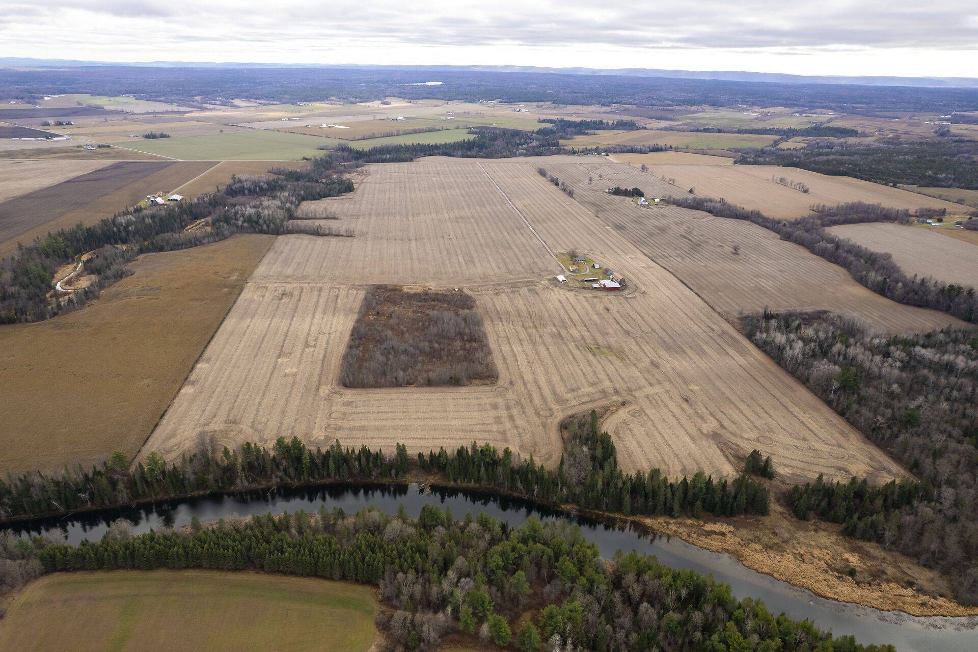 1998 South Mcnaughton RD W, Admaston/bromley, ON K7V 3Z5