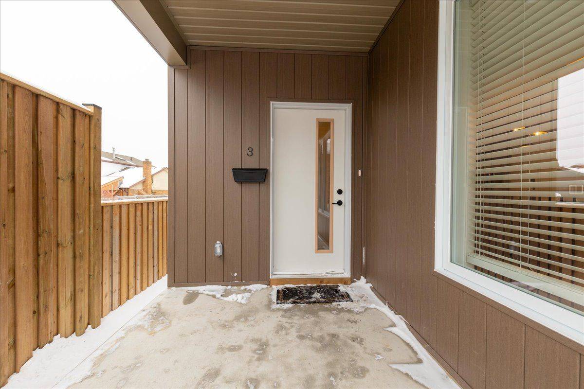 Kitchener, ON N2E 3C6,2 Pipers Green CT #3