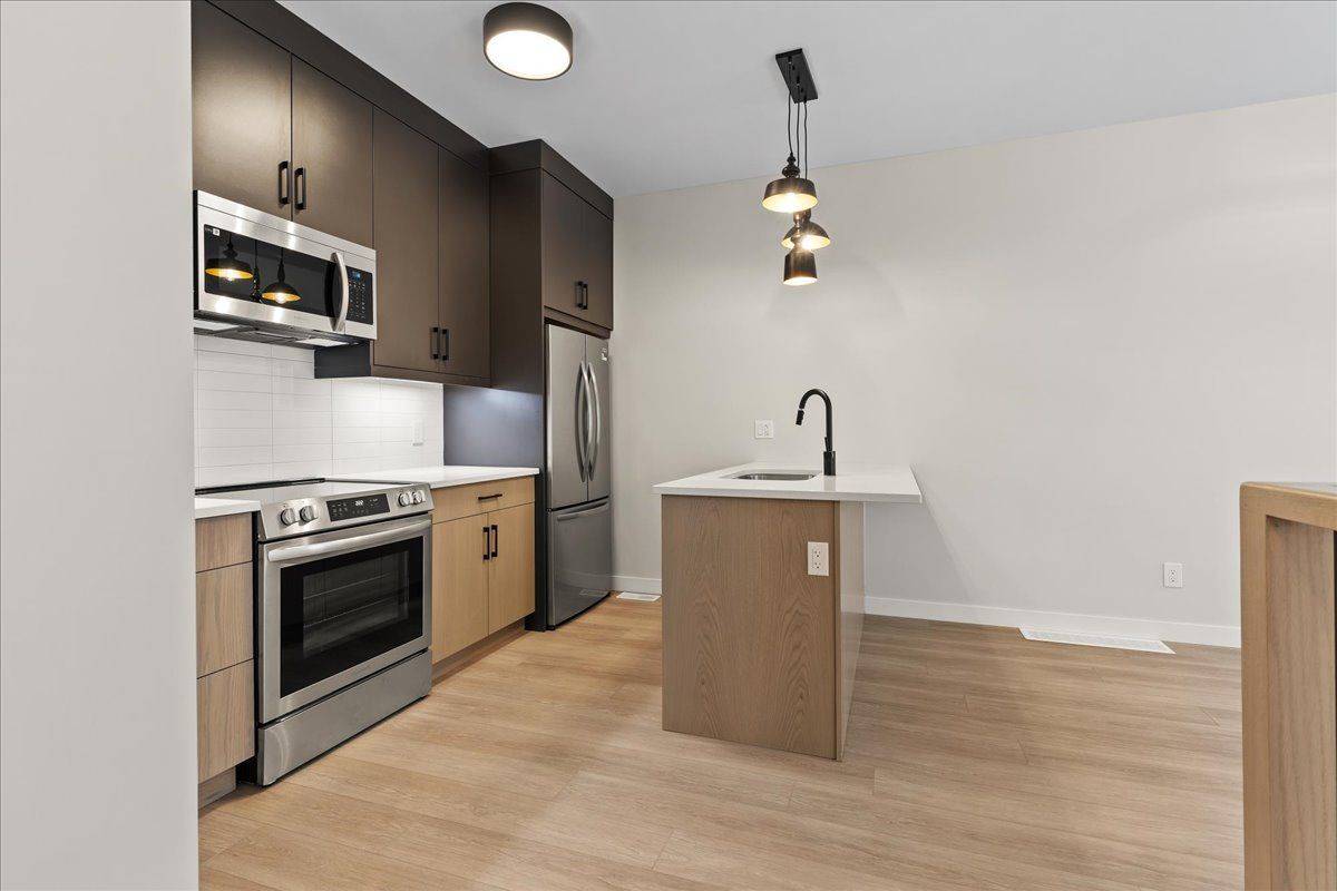 Kitchener, ON N2E 3C6,2 Pipers Green CT #3