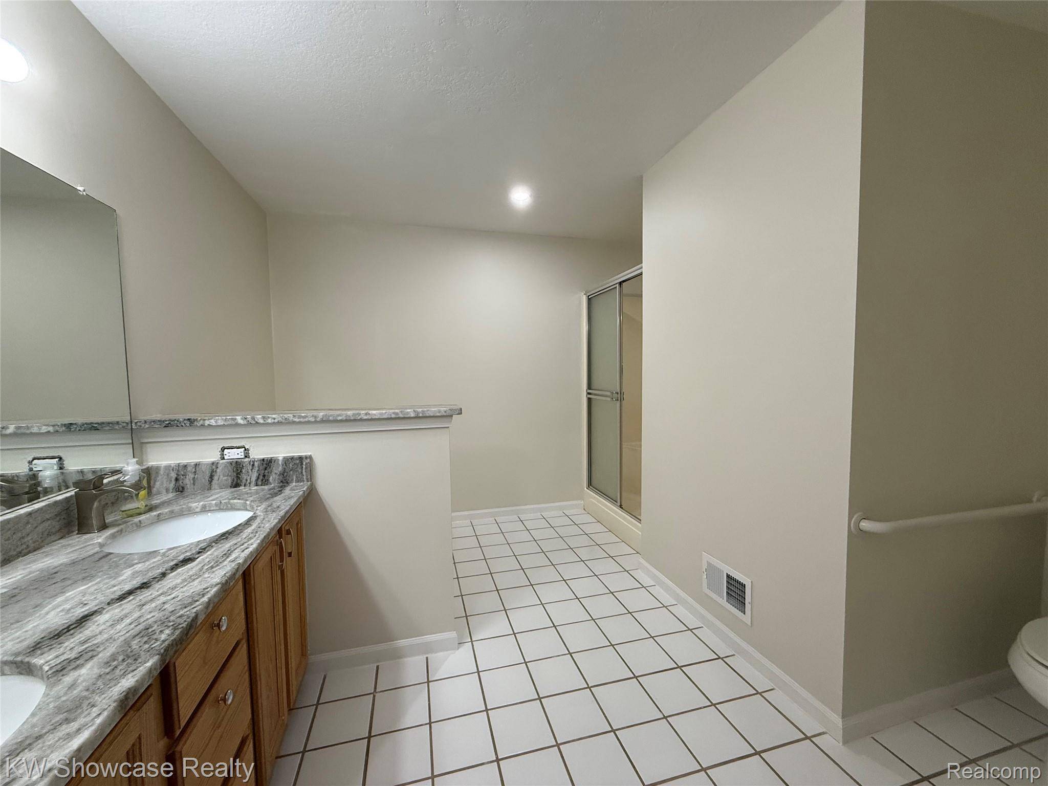 Fenton, MI 48430,12372 SAINT ANDREWS WAY