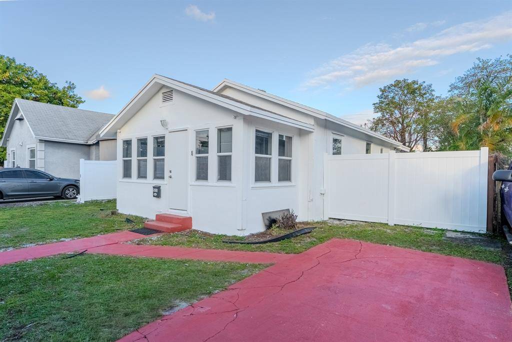 Hollywood, FL 33020,521 S 24th Ave