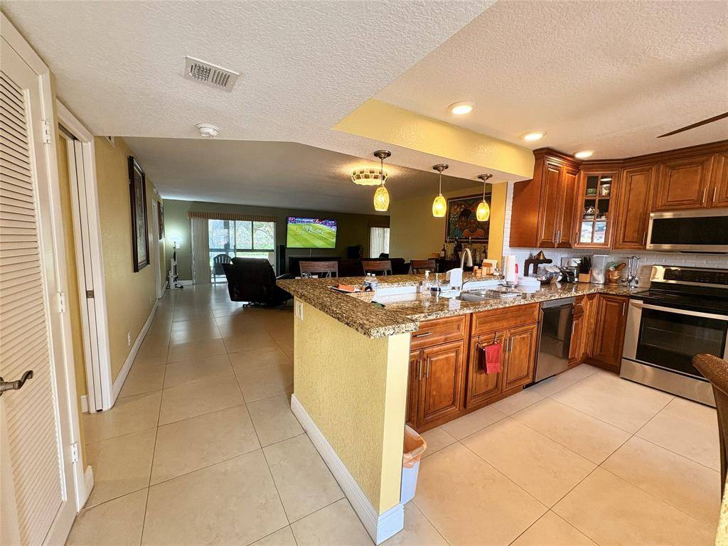 Pembroke Pines, FL 33025,271 S Hollybrook Dr #205