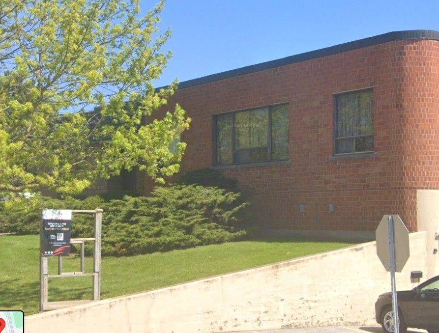 Aurora, ON L4G 1W3,155 Edward ST #1