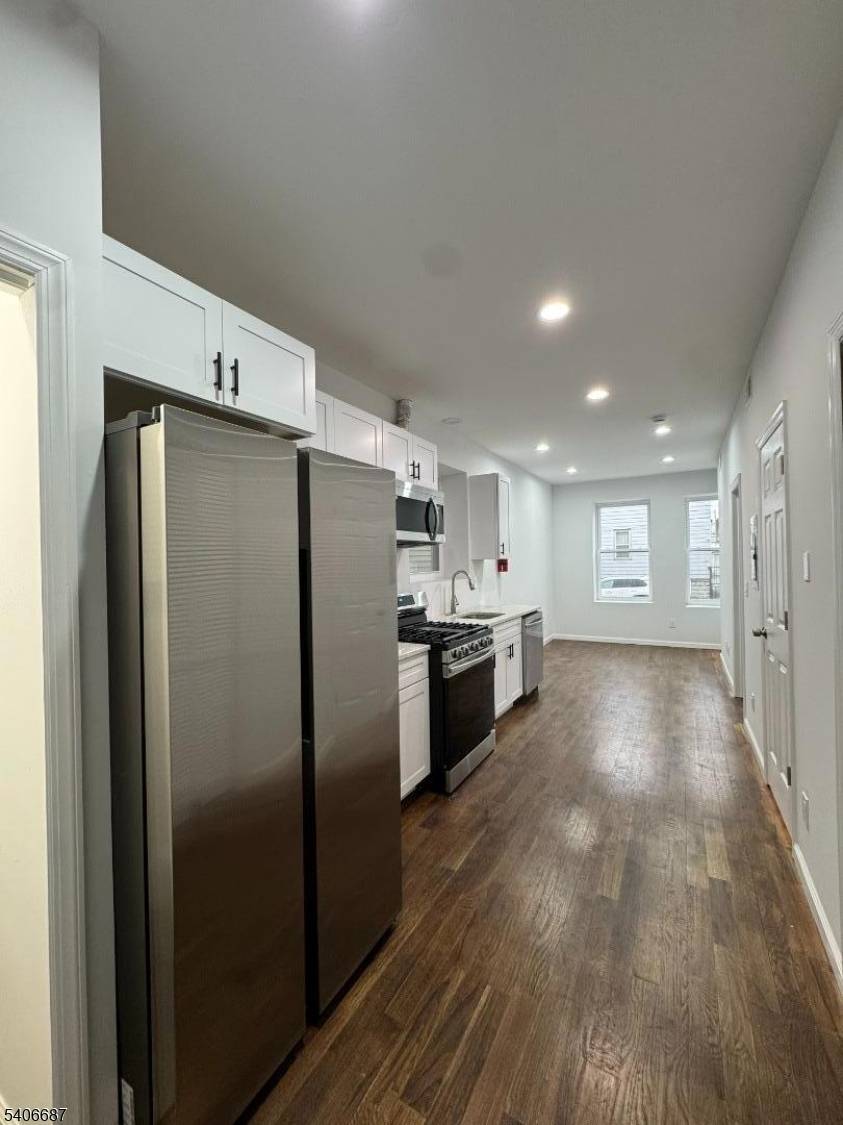 Newark City, NJ 07105,196 Malvern St #2