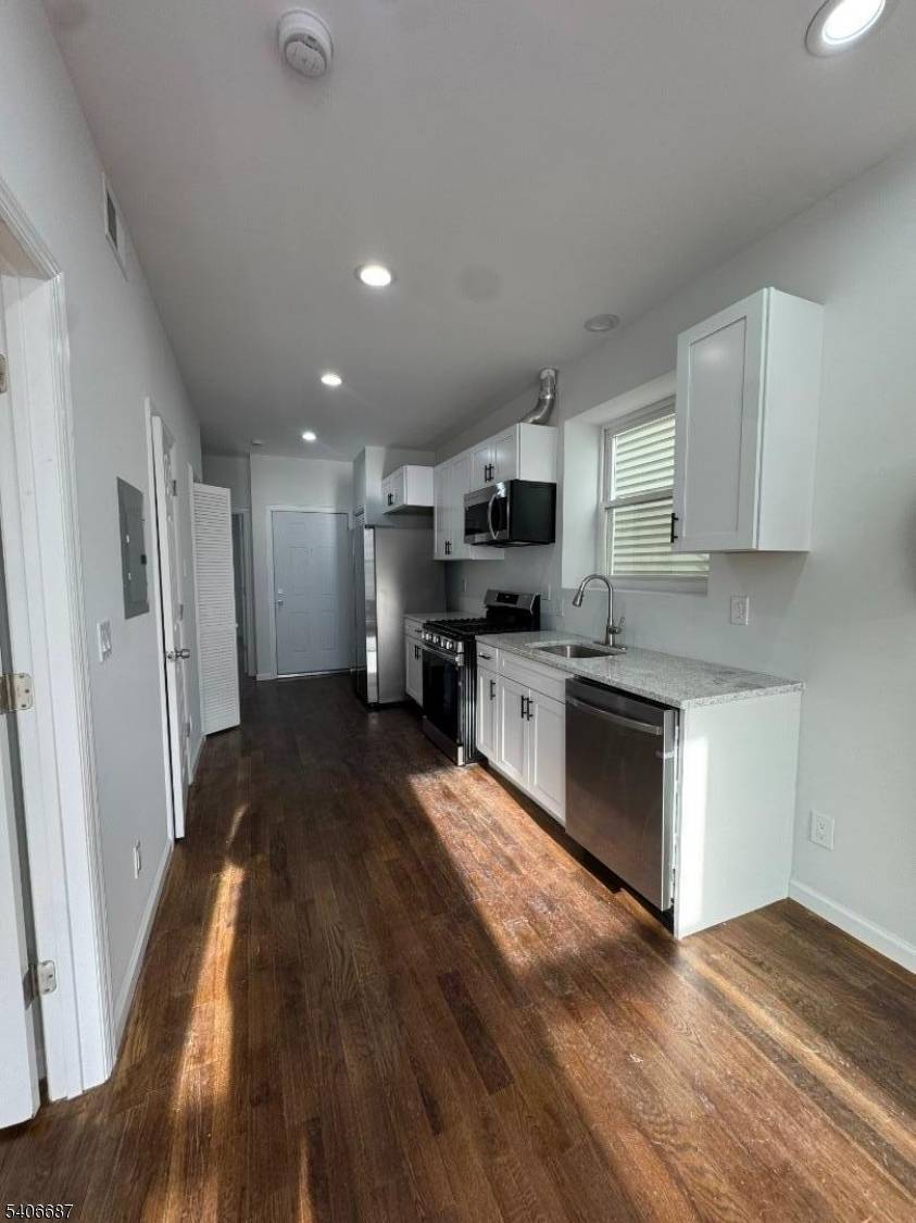 Newark City, NJ 07105,196 Malvern St #2