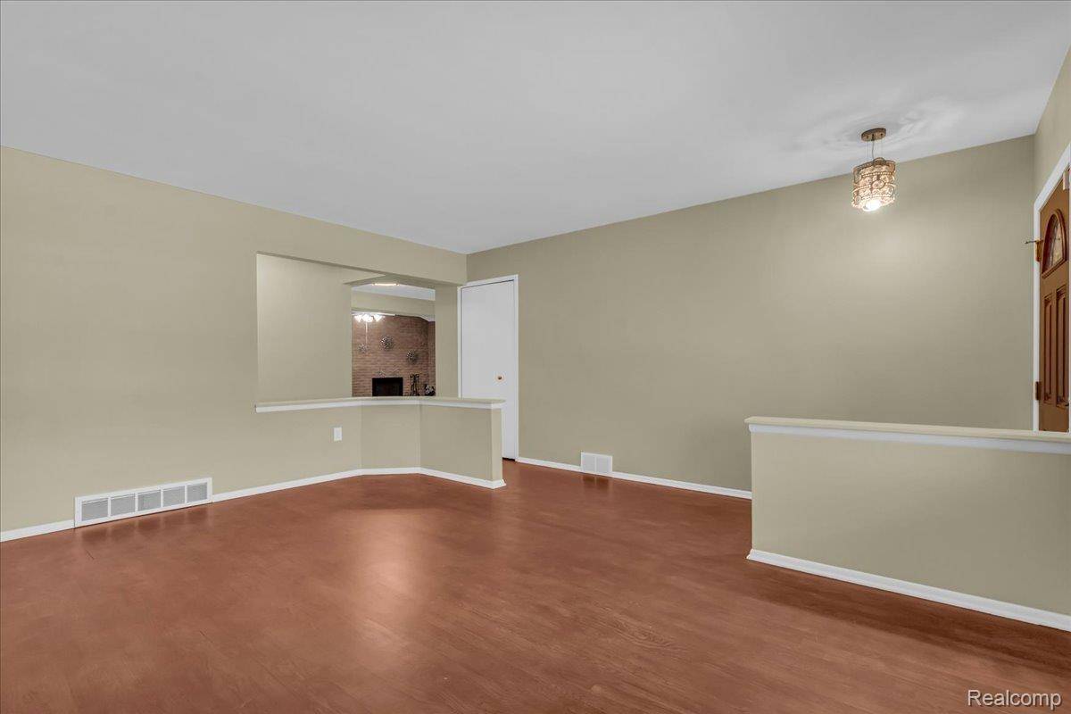 Warren, MI 48088,27739 Yvette DR