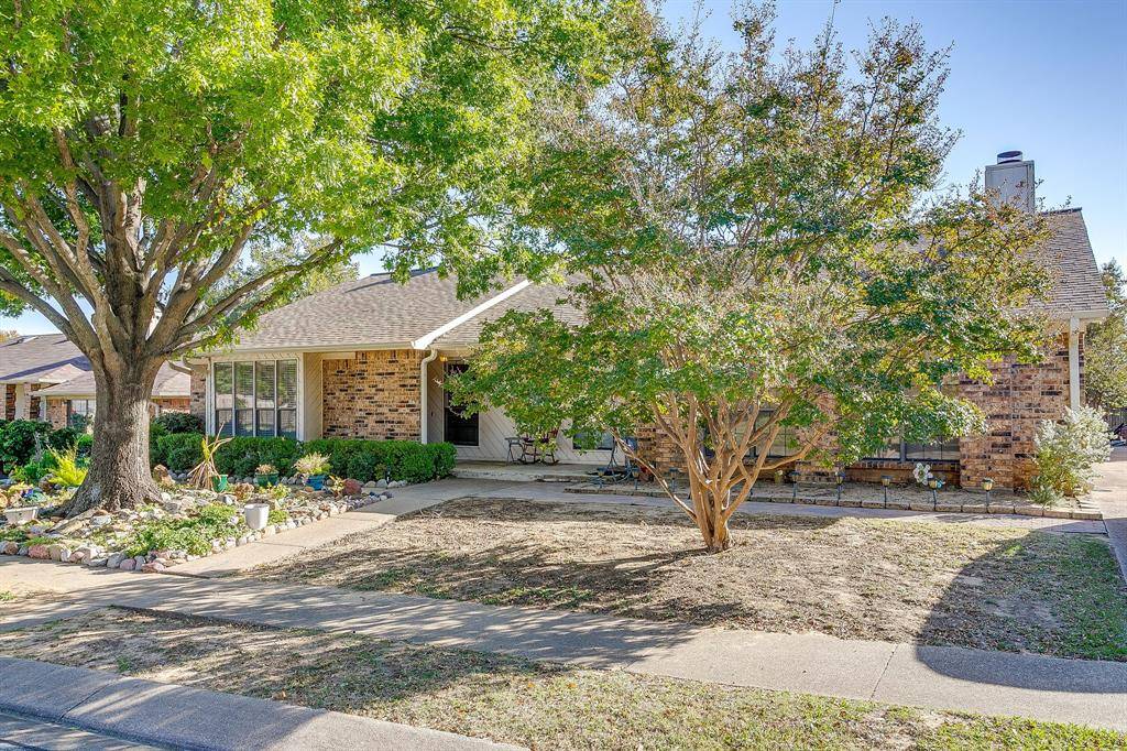 Bedford, TX 76022,2428 Chestnut Way