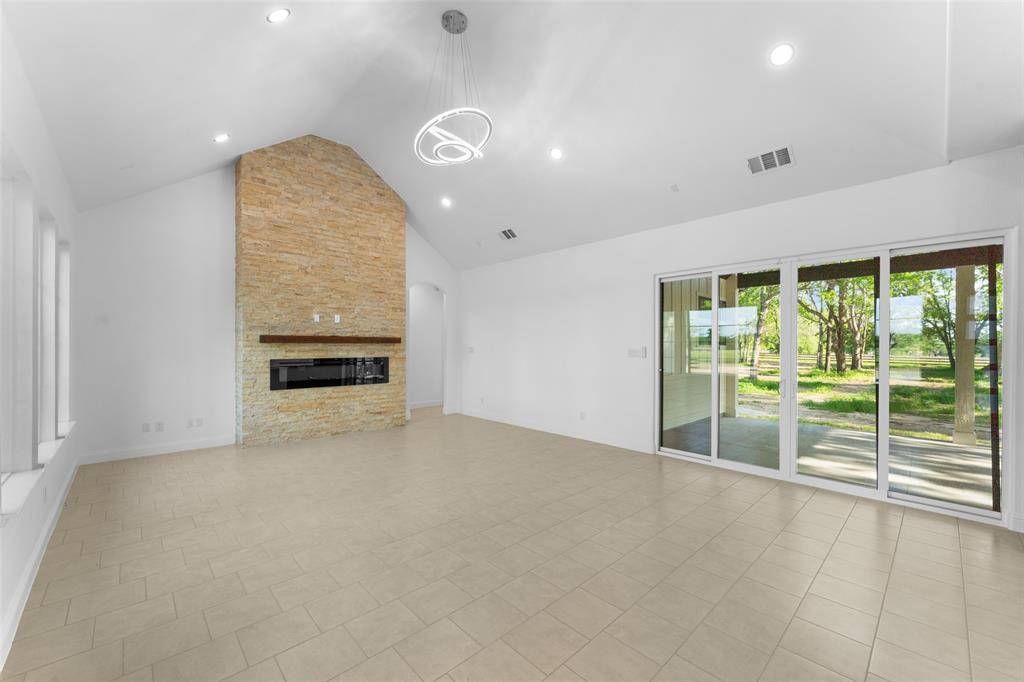 Wills Point, TX 75169,6048 VZ County Road #2120