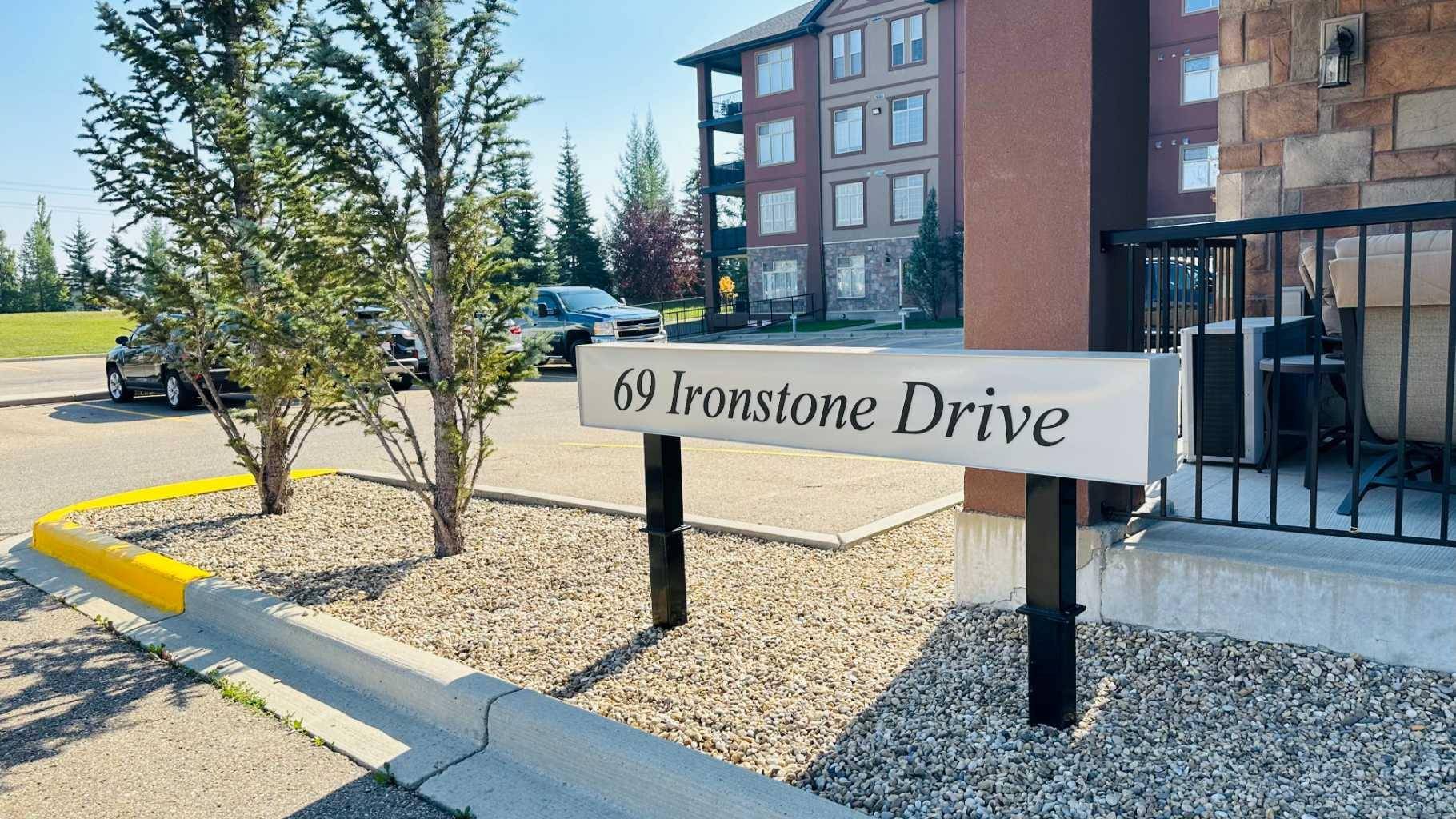 Red Deer, AB T4R 0J8,69 Ironstone DR #303