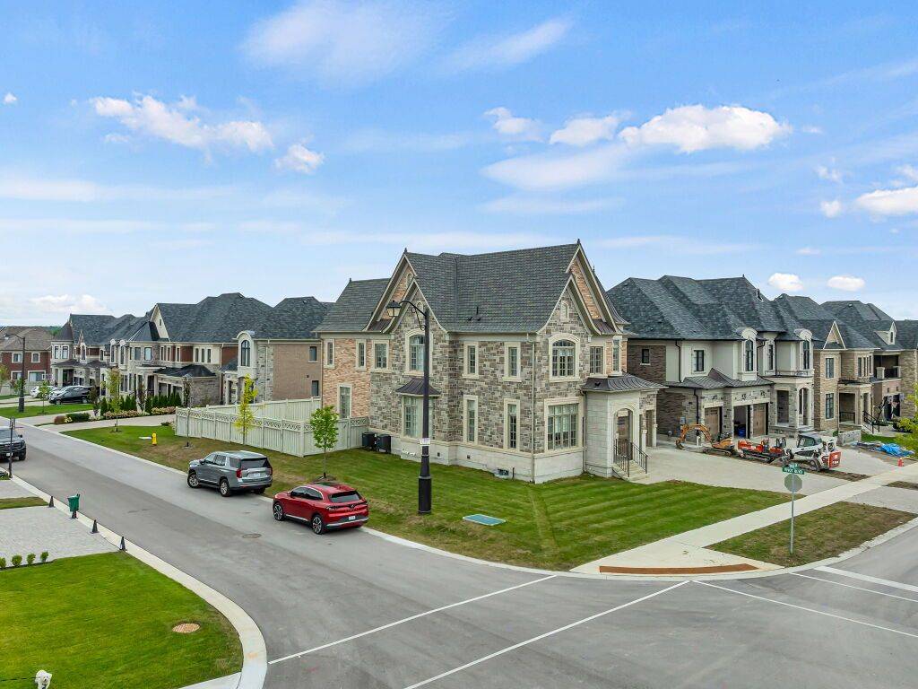 Vaughan, ON L4H 4N6,2 ENDLESS CIR