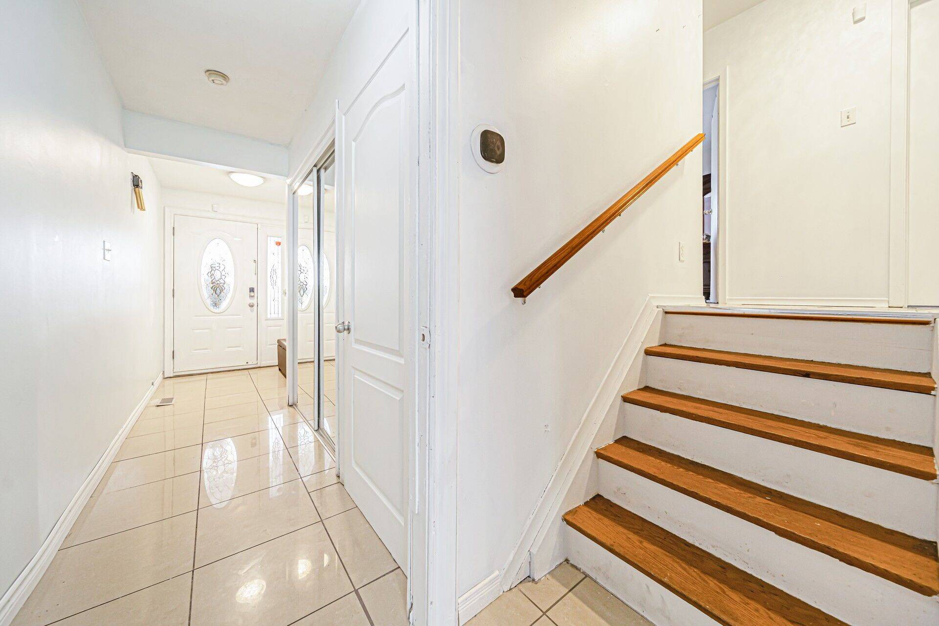 Toronto W05, ON M3N 1R2,61 Bloomington CRES