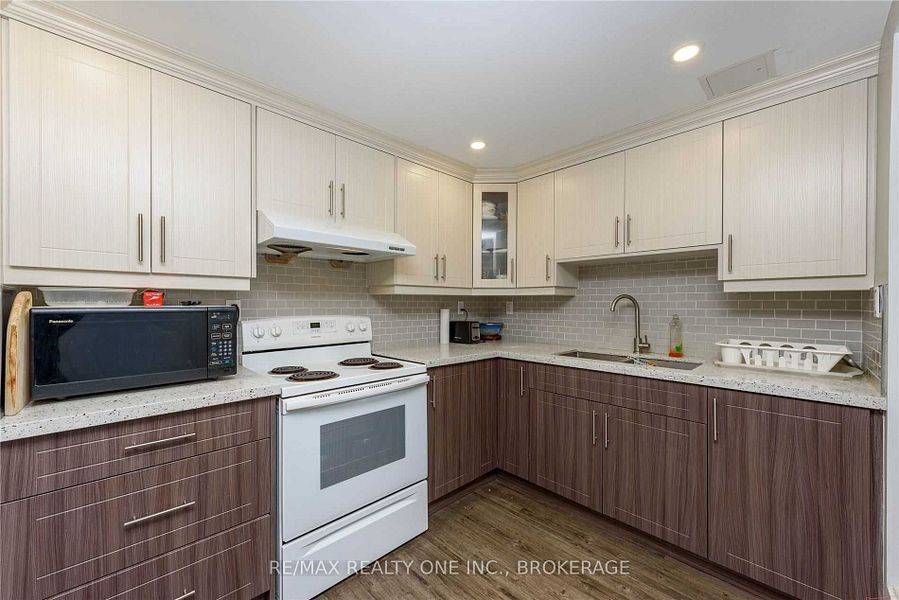 Mississauga, ON L5V 1M7,5112 Heatherleigh AVE #..Bsmt