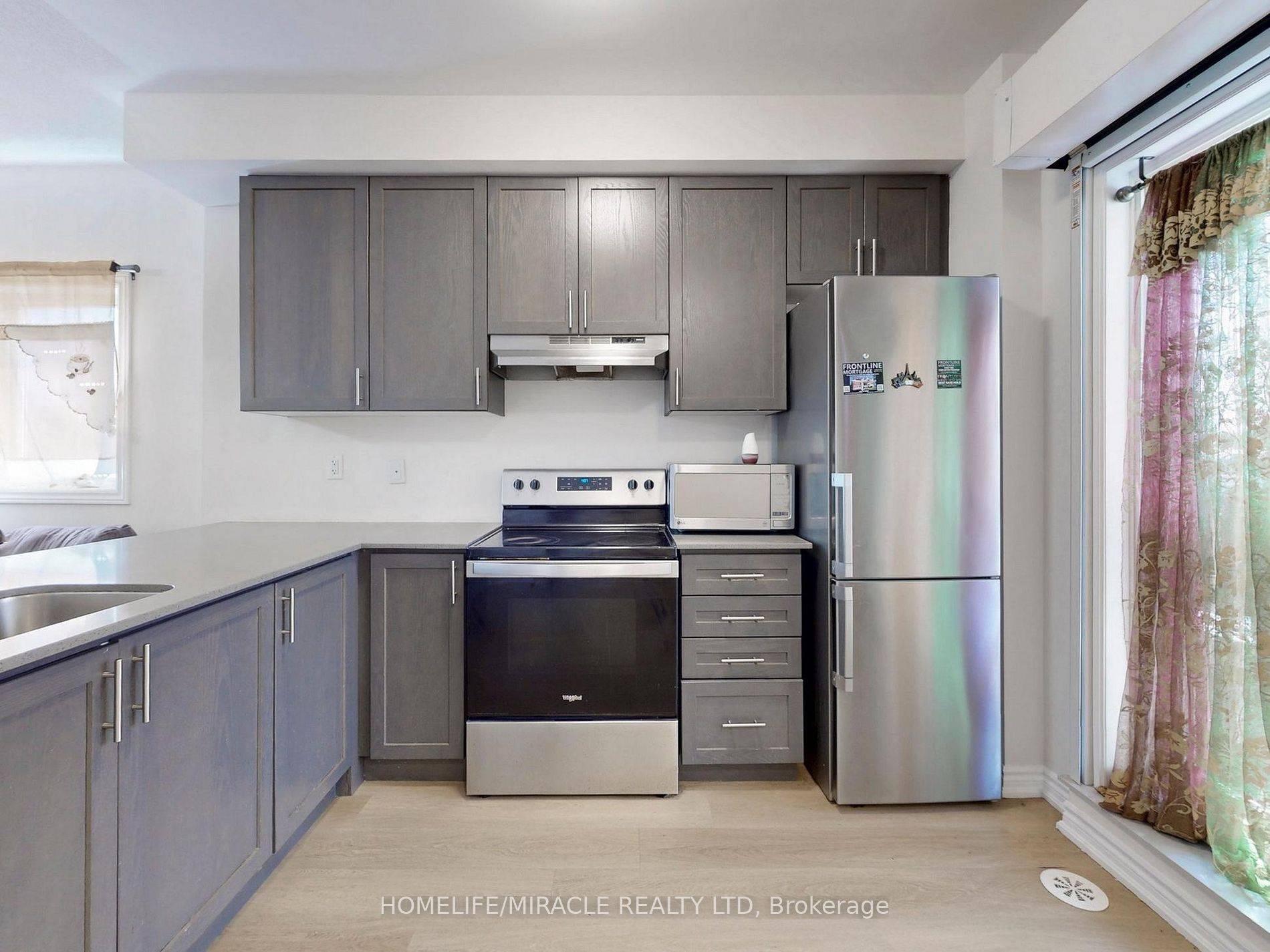 Oshawa, ON L1H 0B2,490 Beresford PATH #12 Corner Unit