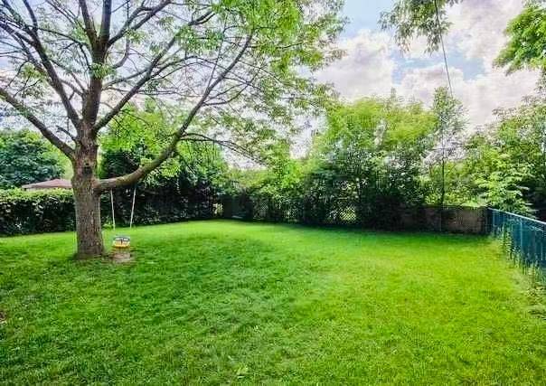 Aurora, ON L4G 2W2,28 Collins CRES