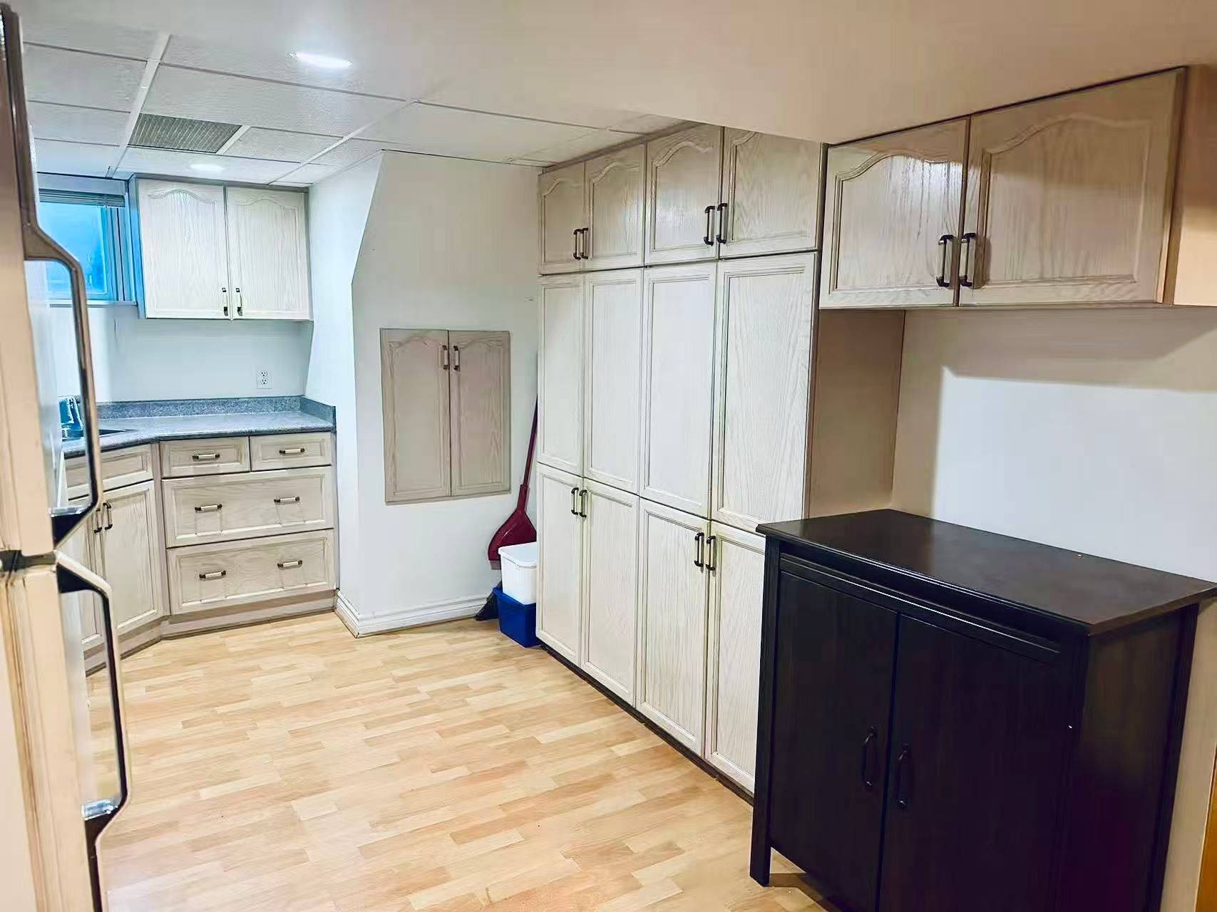 Aurora, ON L4G 2W2,28 Collins CRES