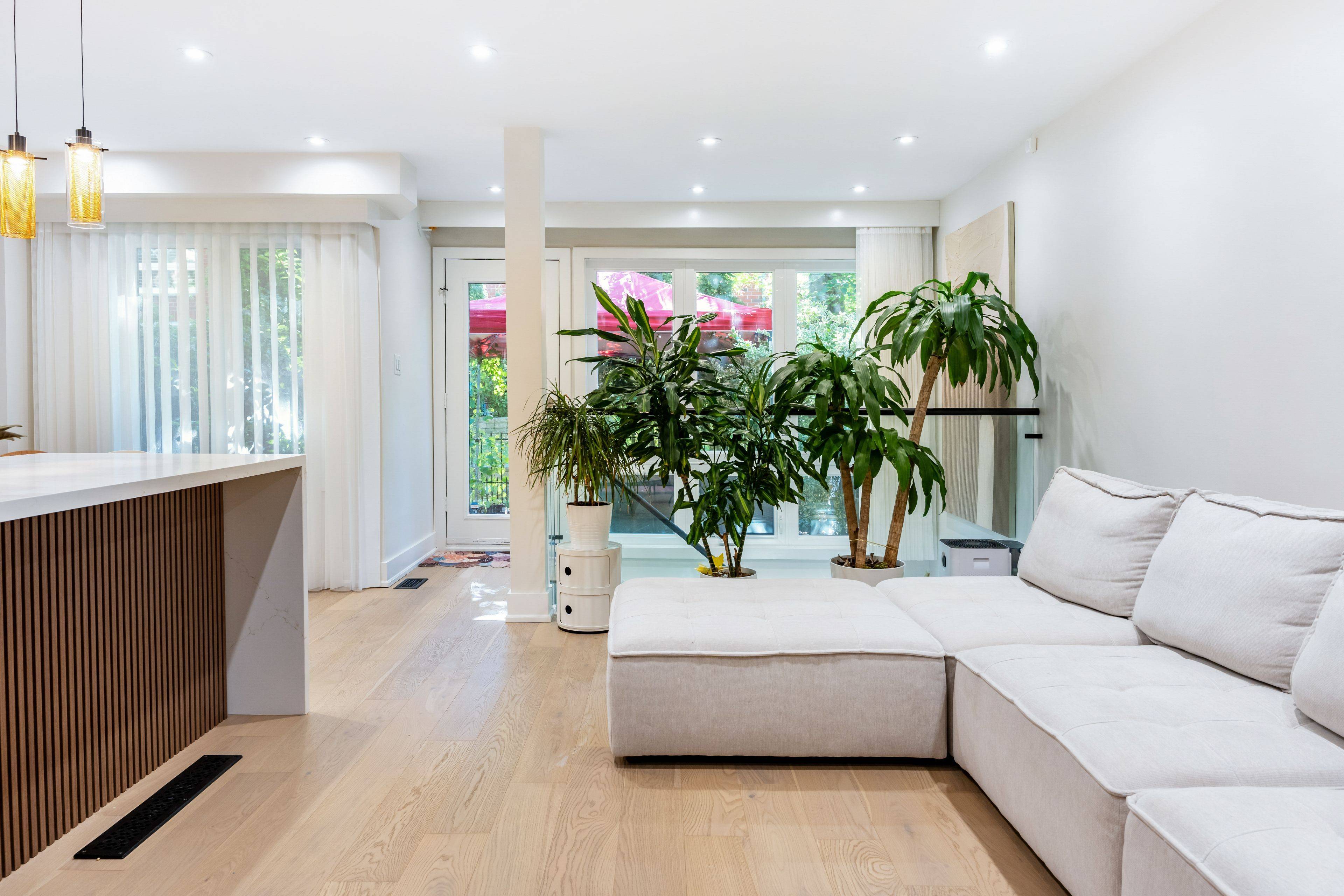 Mississauga, ON L5H 4K4,1084 Queen ST W #14B