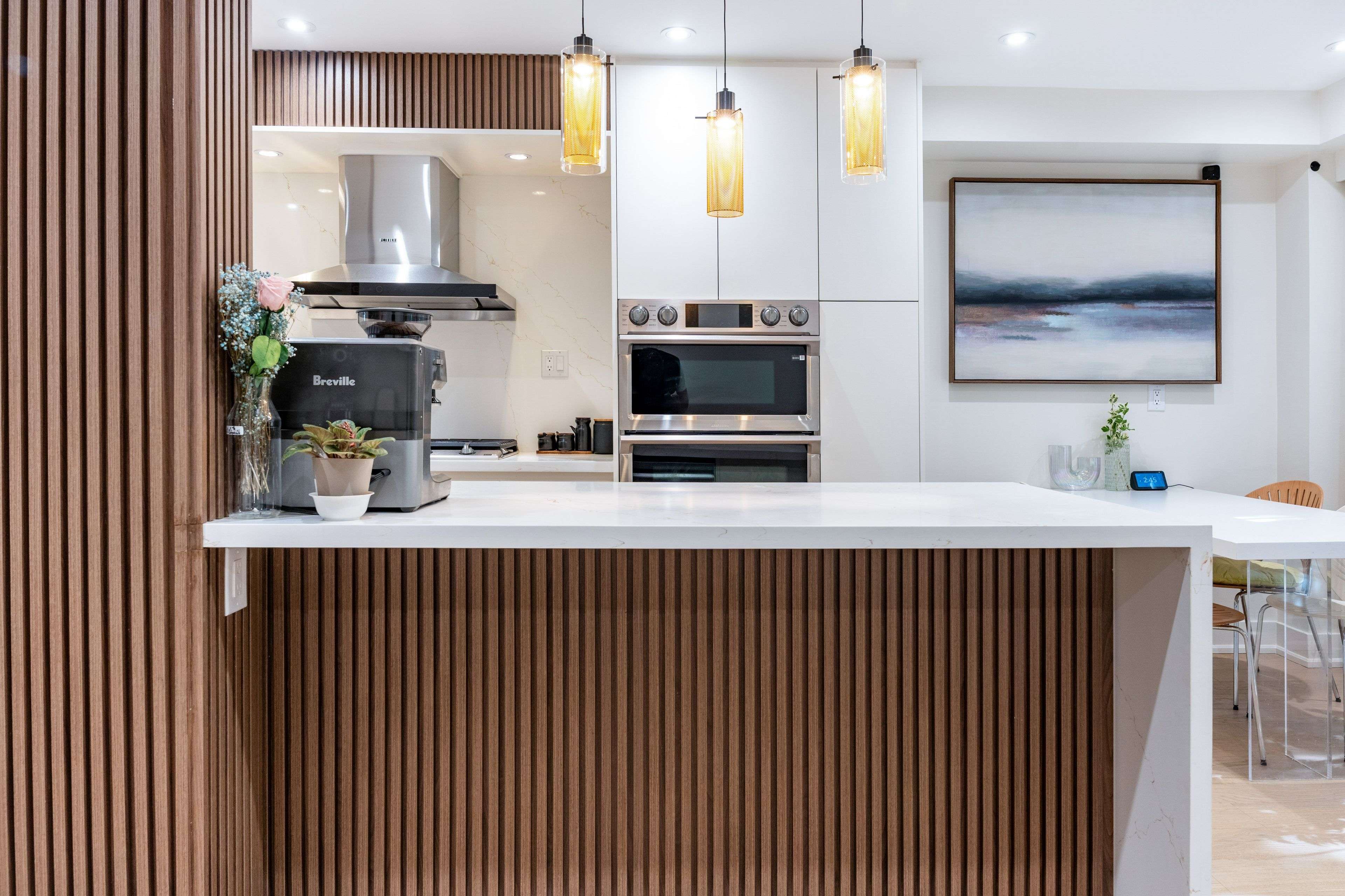 Mississauga, ON L5H 4K4,1084 Queen ST W #14B