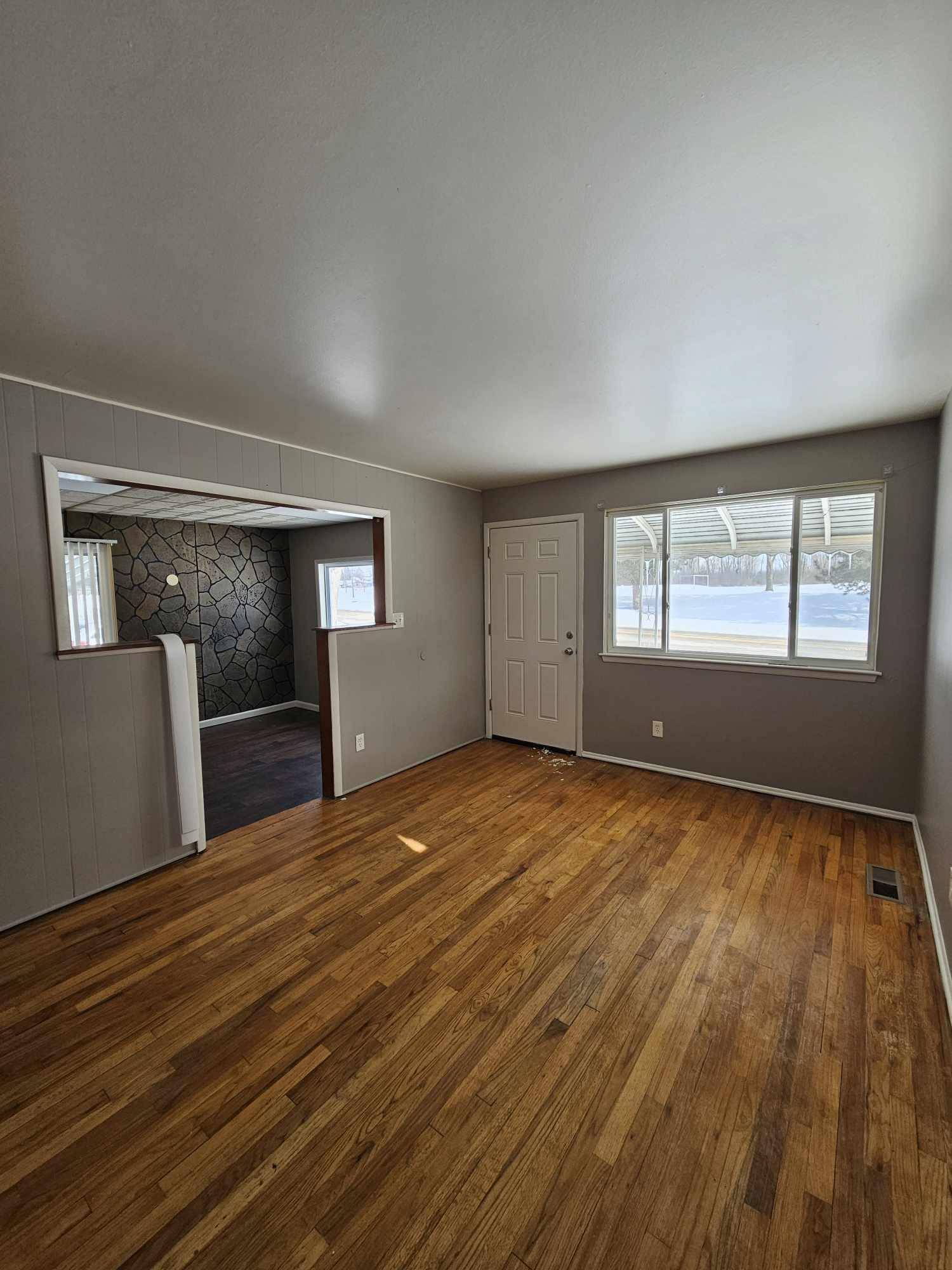 Lincoln Park, MI 48146,2458 River DR