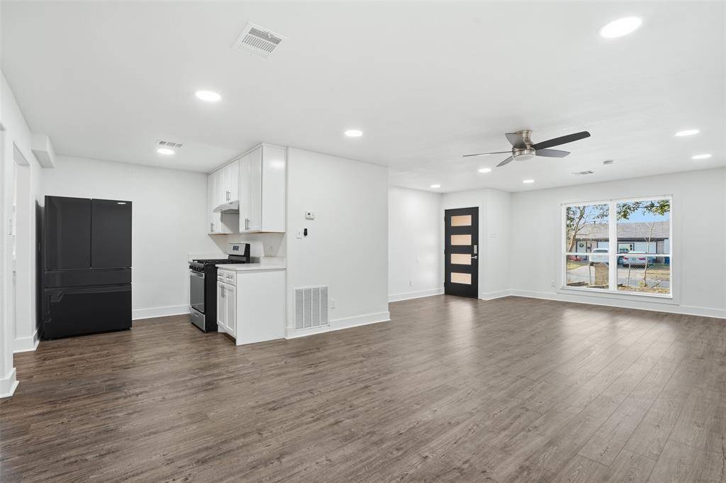 Dallas, TX 75217,8949 Shorelark Drive